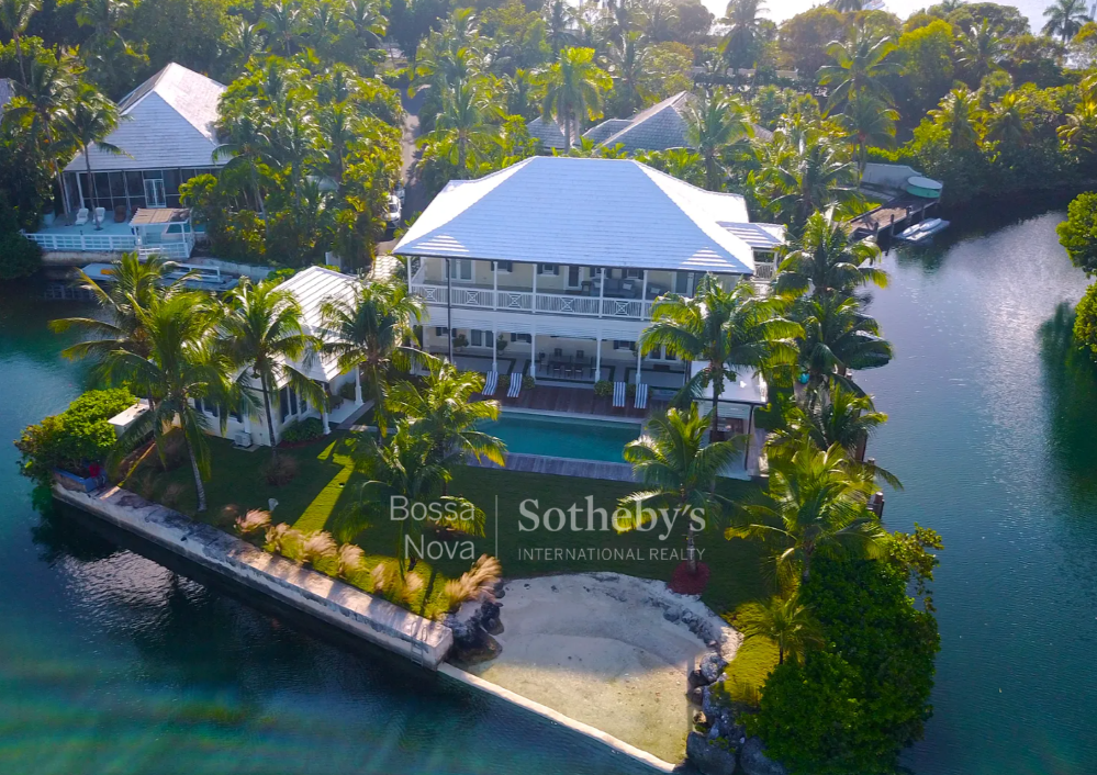 Residência recém-reformada em Old Fort Bay, nas Bahamas