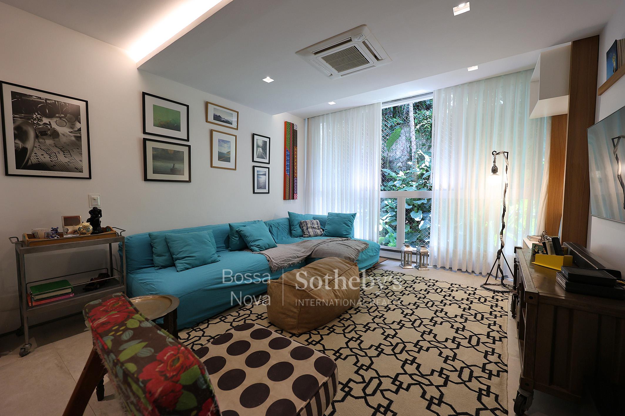 Triplex com terraço gourmet e vista para o verde no Alto Leblon