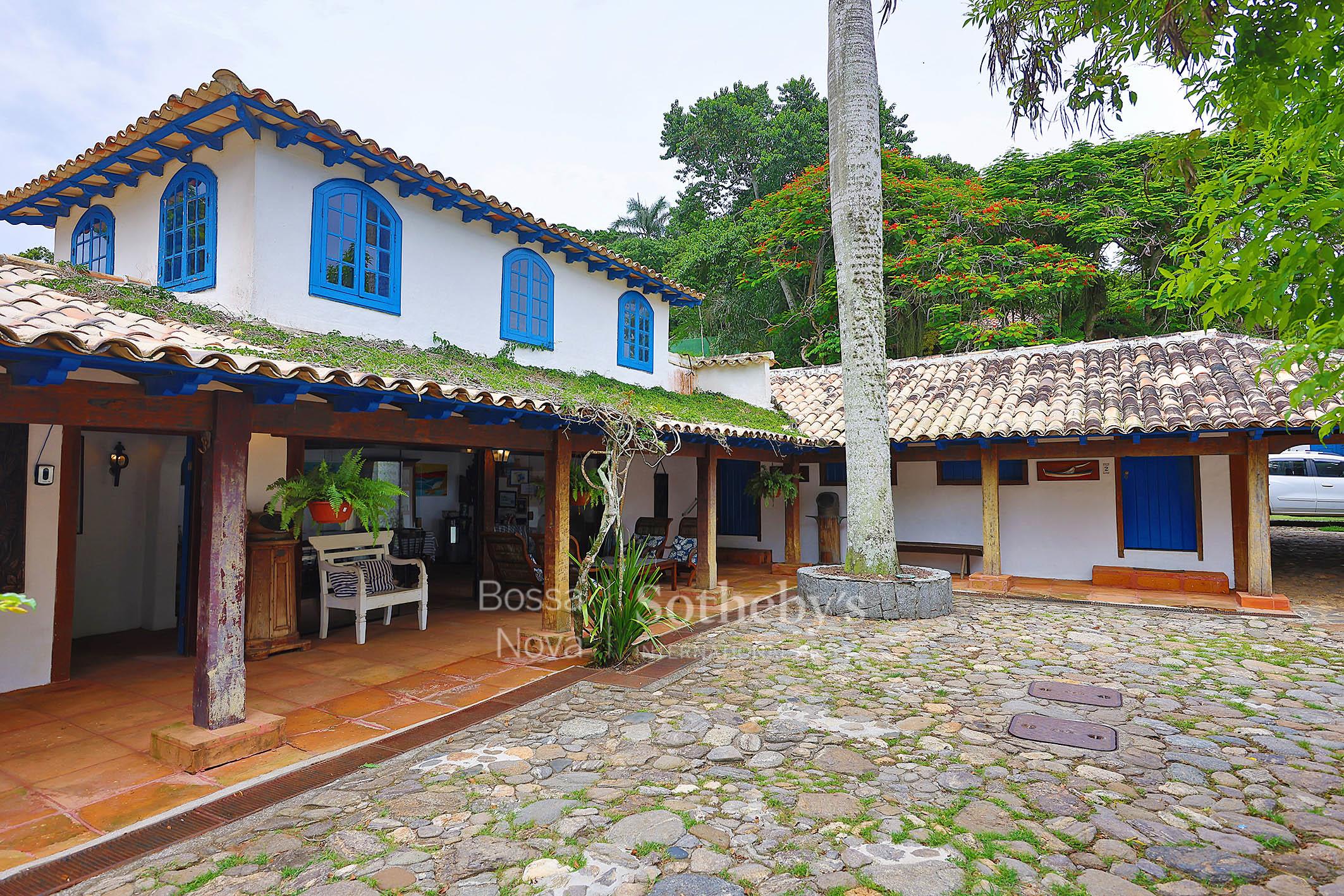 Casa pé na areia com localização privilegiada no bairro Ossos em Búzios