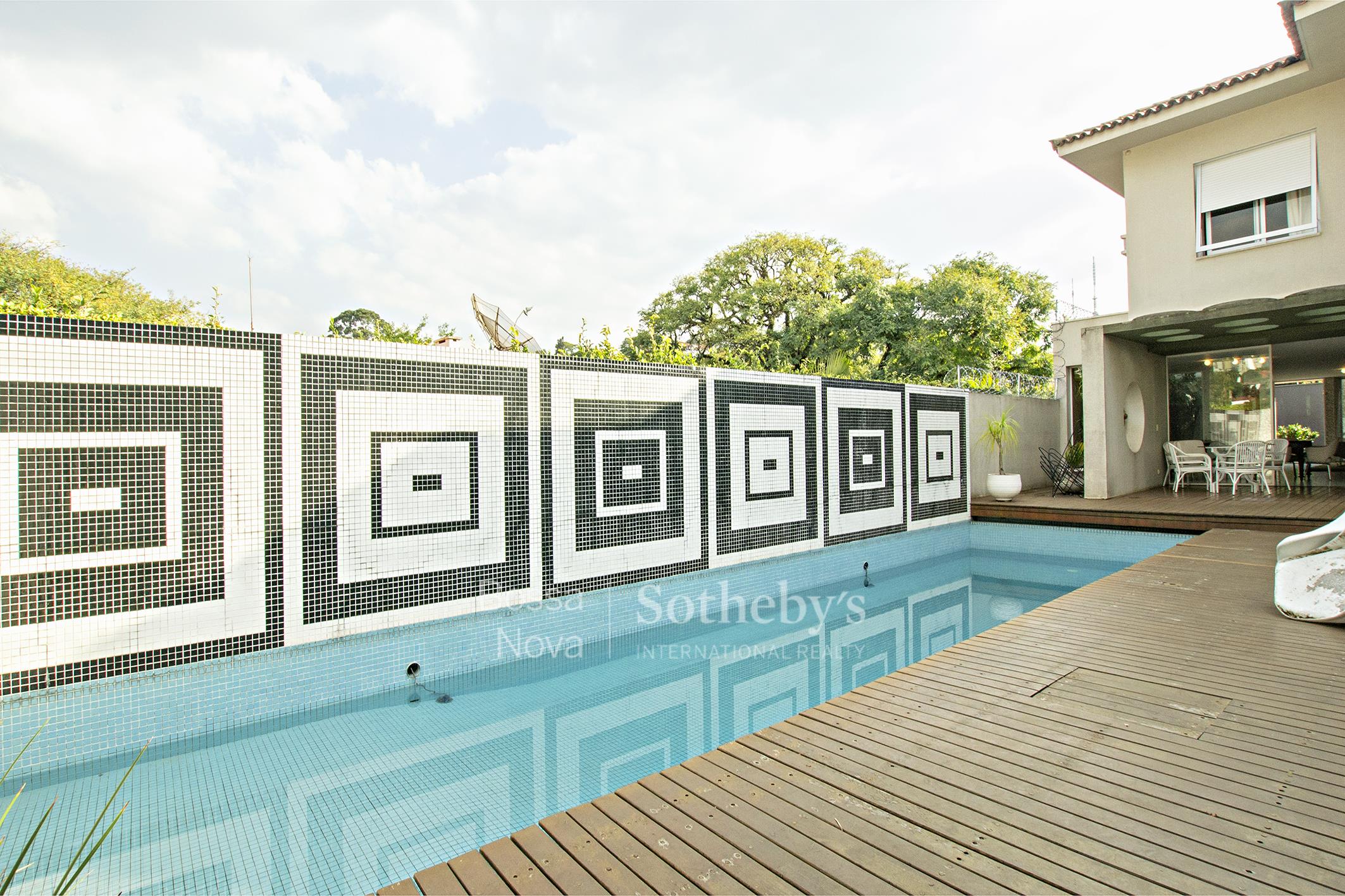 Casa contemporânea com piscina e espaço gourmet, em localização segura e tranquila 