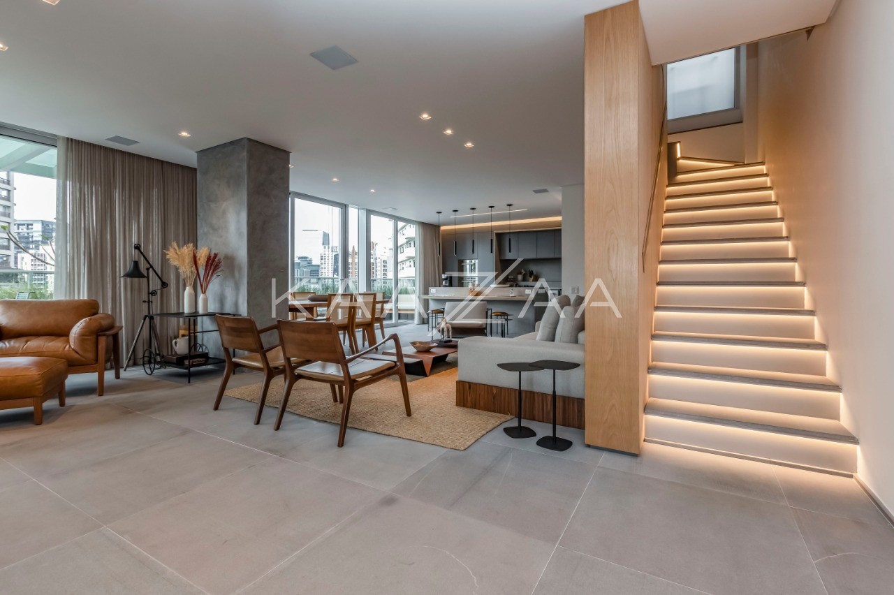 Apartamento duplex à venda no Itaim Bibi