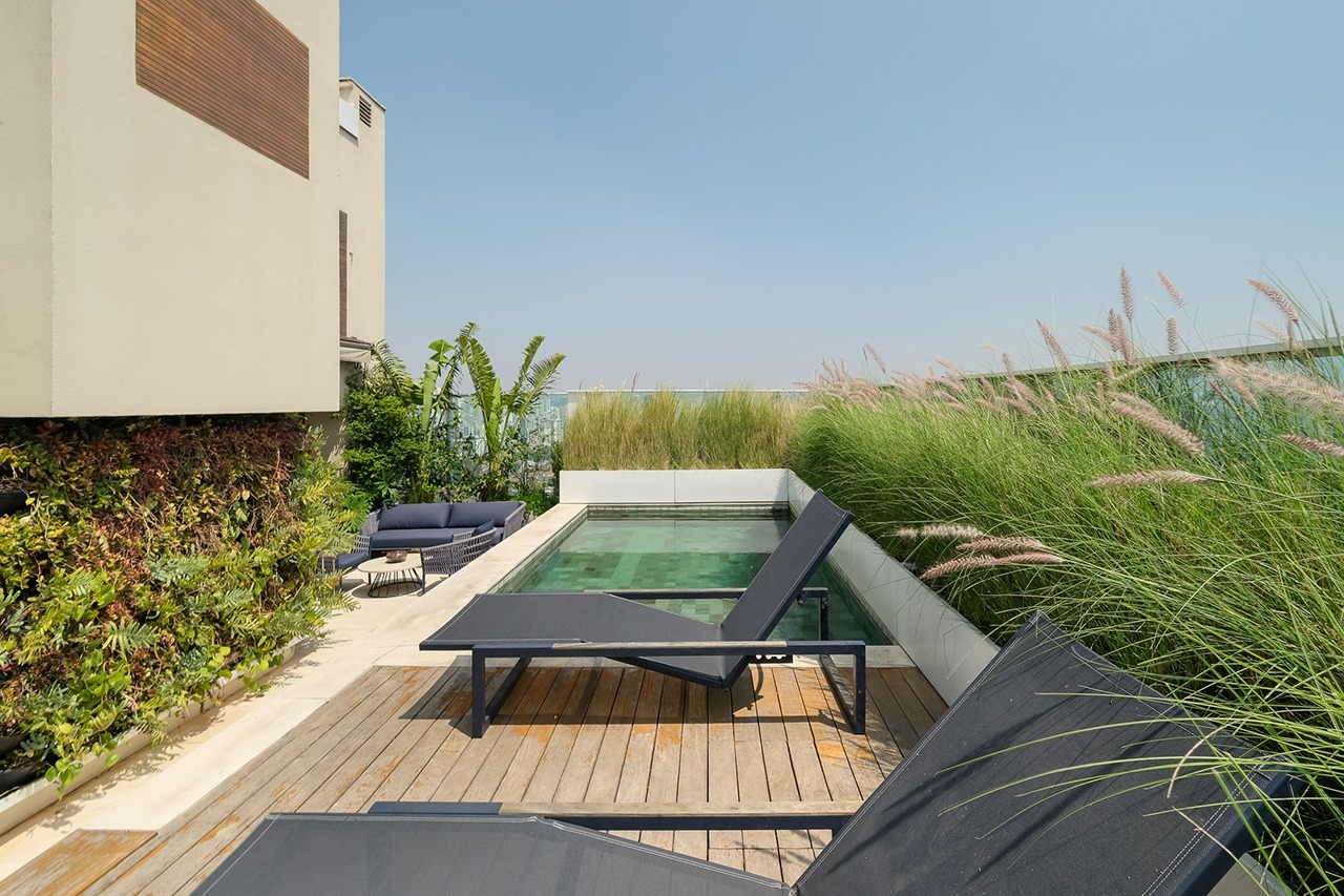 Um espetáculo em forma de cobertura duplex na Vila Olímpia: vista panorâmica e acabamentos incríveis.