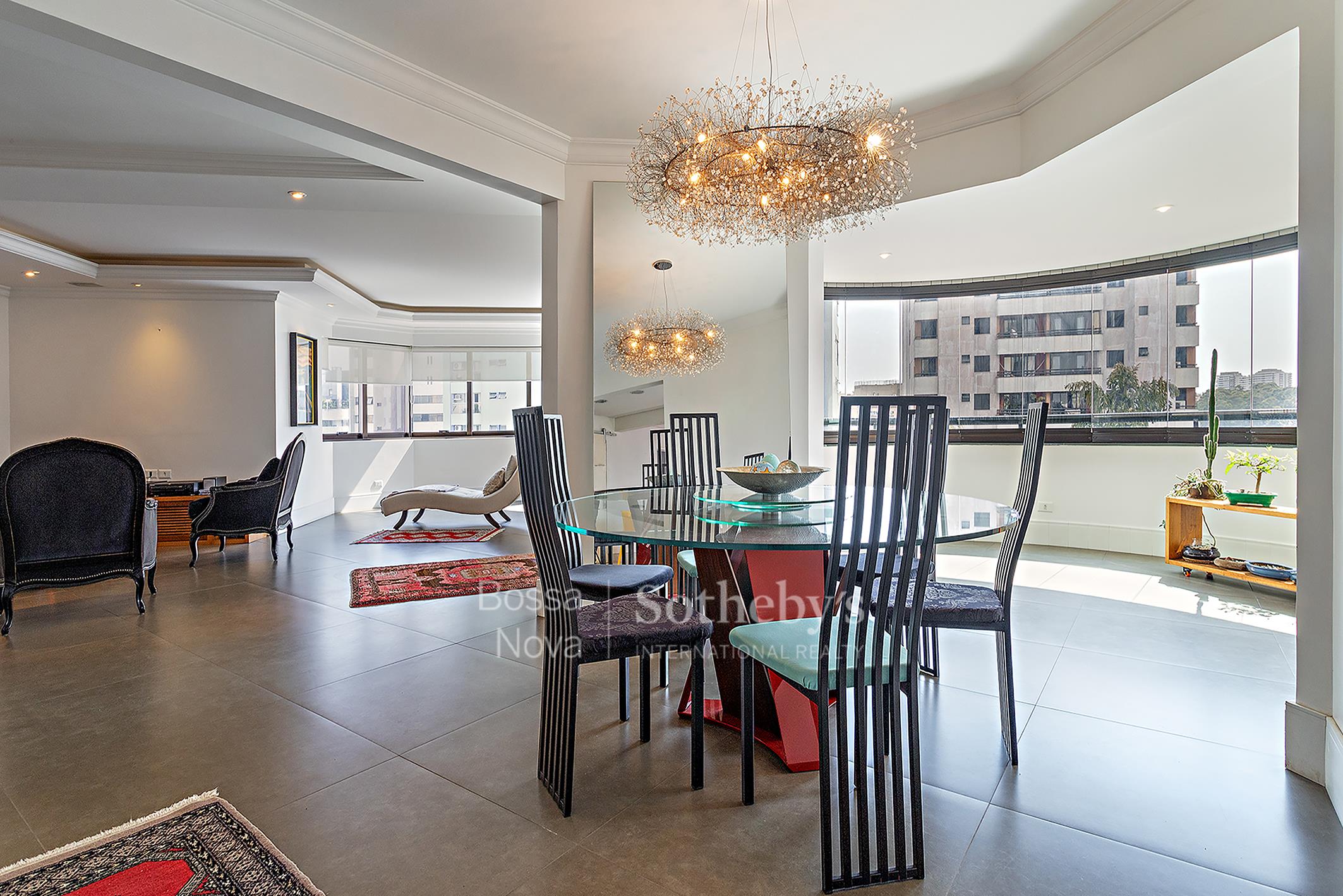 Apartamento ensolarado com terraço gourmet no Real Parque