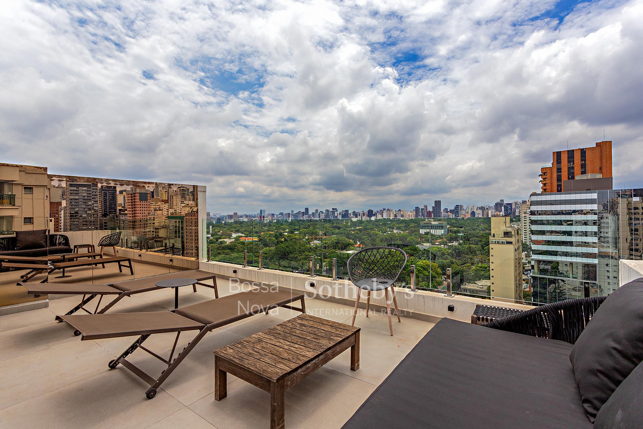 Cobertura moderna com rooftop e vista livre no Jardim Paulista