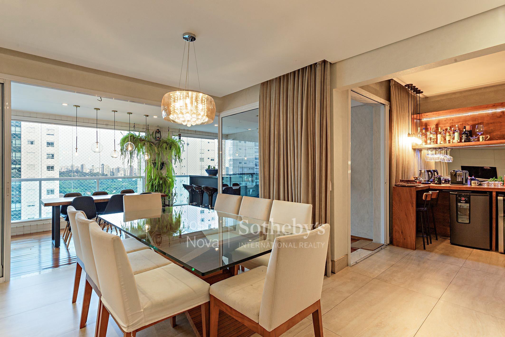 Varanda gourmet e lazer completo em localização privilegiada