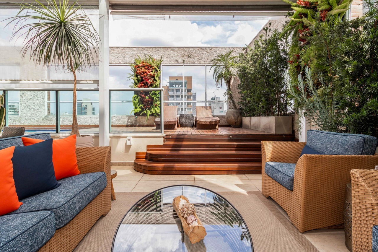Rodeado de elegância, este apartamento em Moema tem localização cobiçada ao lado do Parque Ibirapuera.