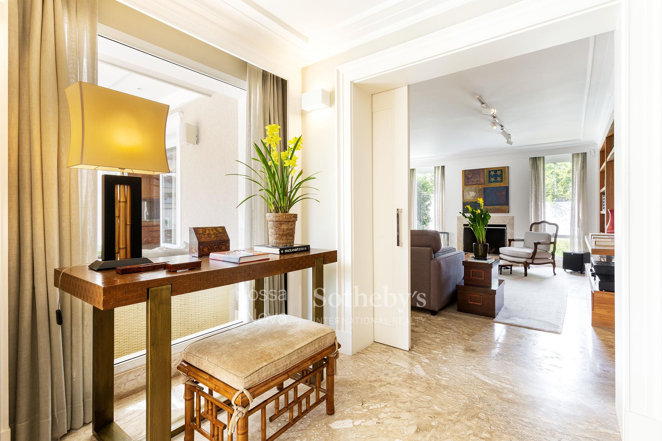 Casa com jardim, piscina e espaço gourmet próxima ao Colégio Santa Cruz