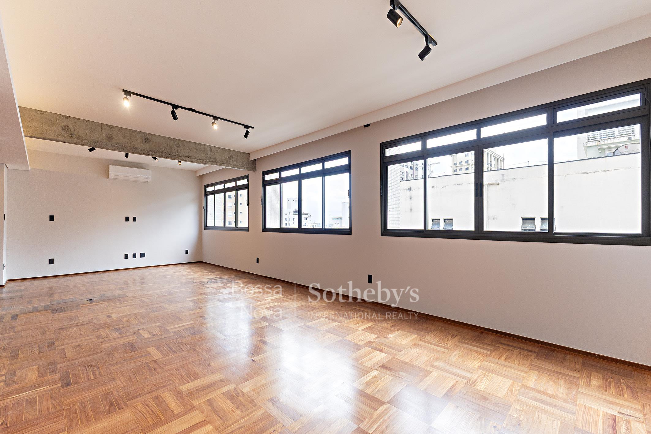 Apartamento reformado próximo ao Colégio Dante Alighieri