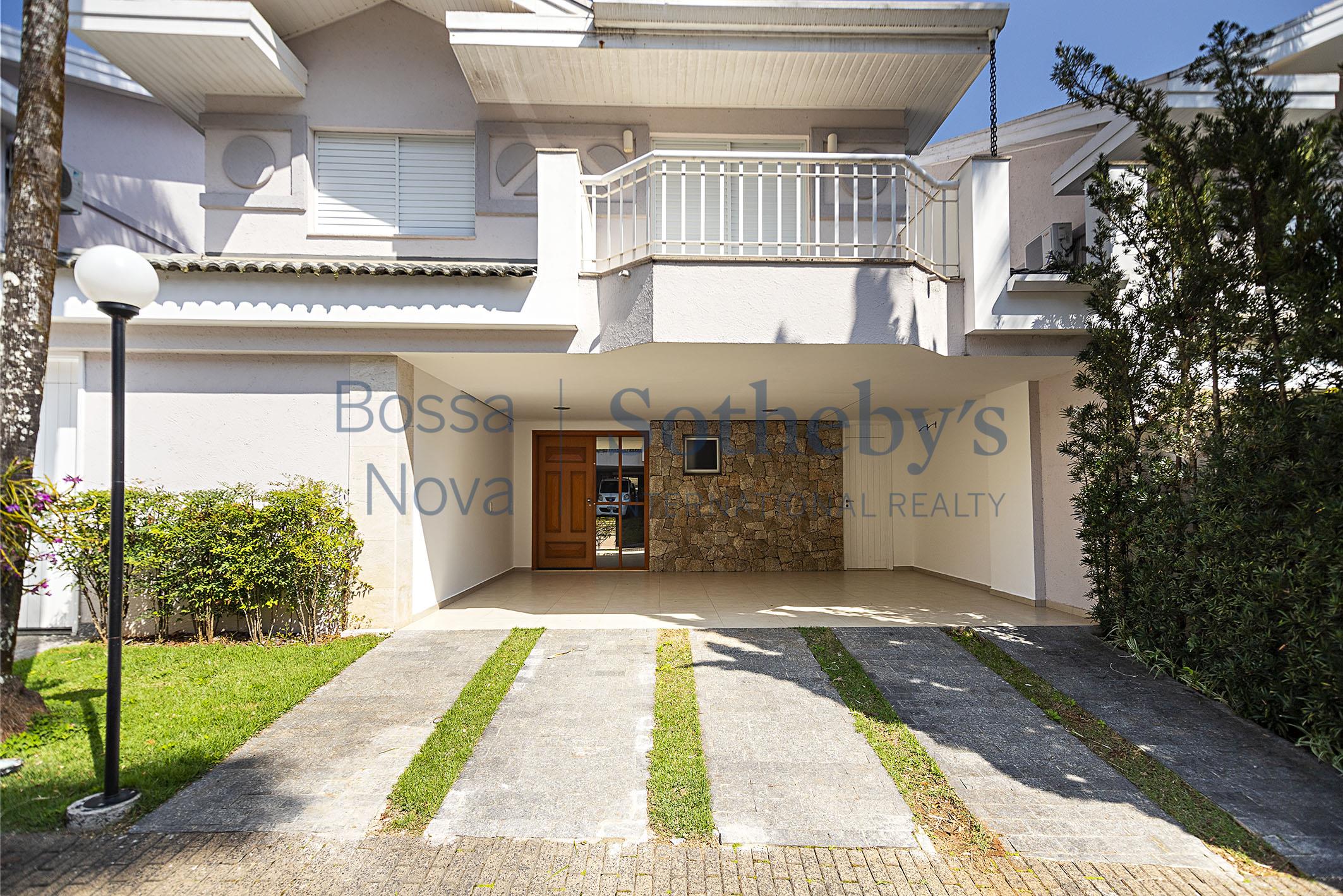 Casa em condomínio arborizado