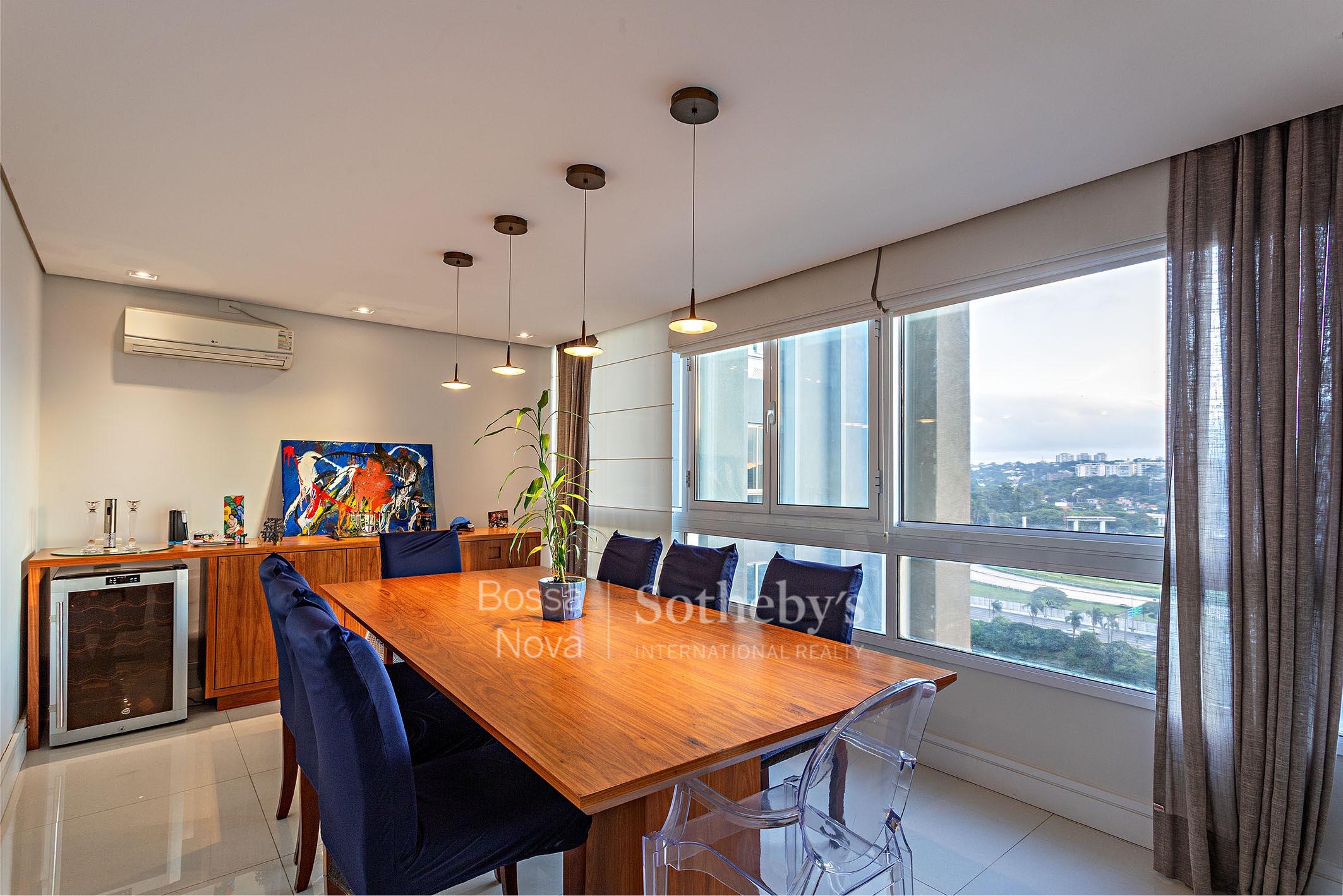 Apartamento em andar alto com vista aberta próximo ao Clube Pinheiros