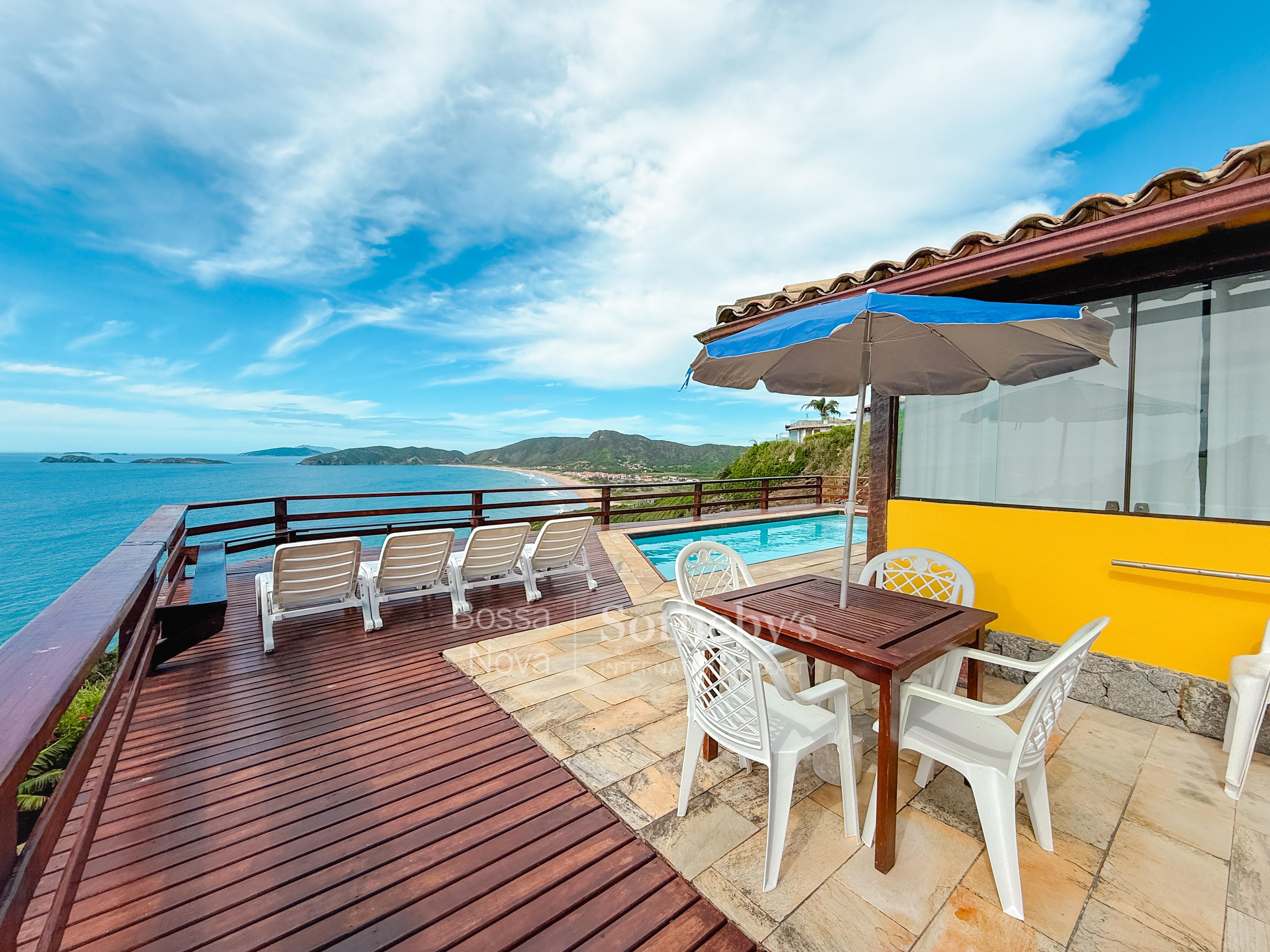 Vista para o mar, integração com a natureza e lazer completo em projeto acolhedor