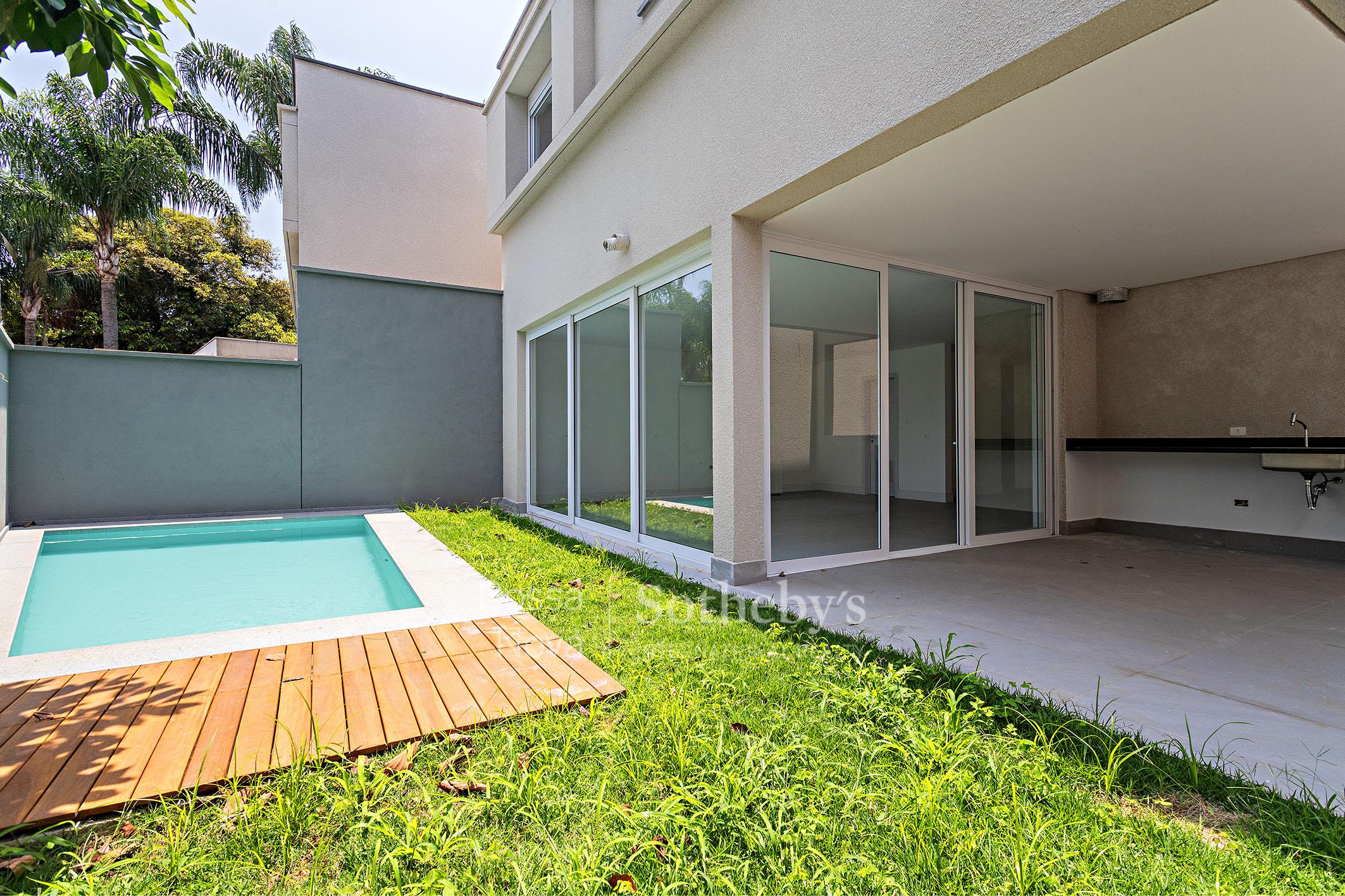 Casa de condomínio com piscina e localização privilegiada no Brooklin