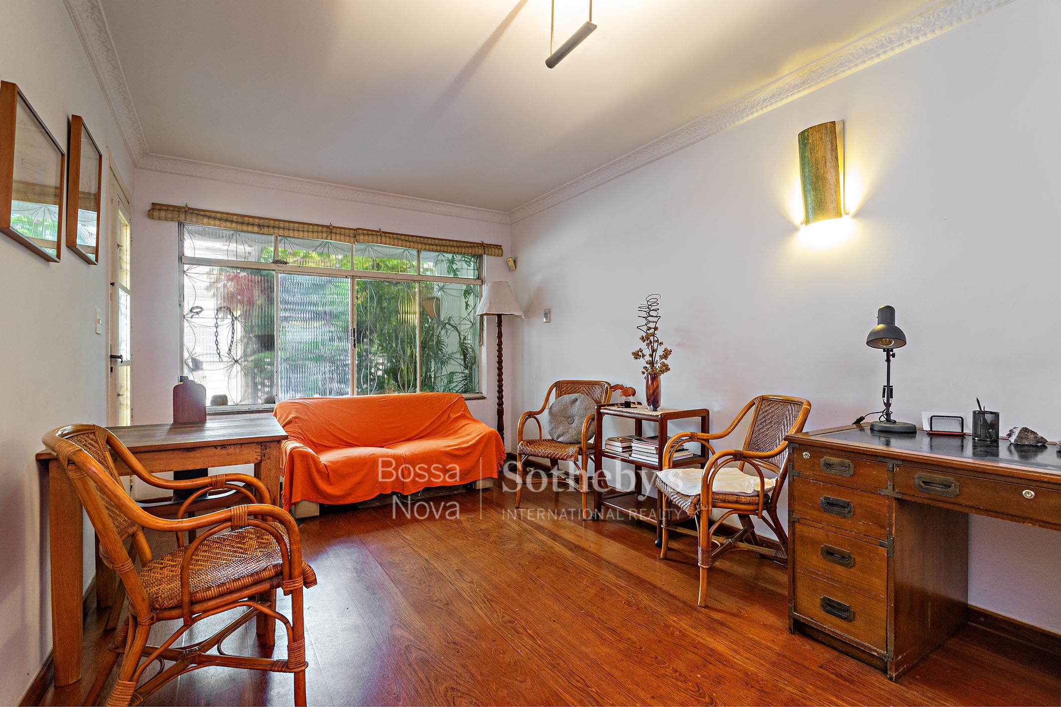 Ambientes versáteis com quintal e espaço para home office em localização estratégica na Vila Madalena