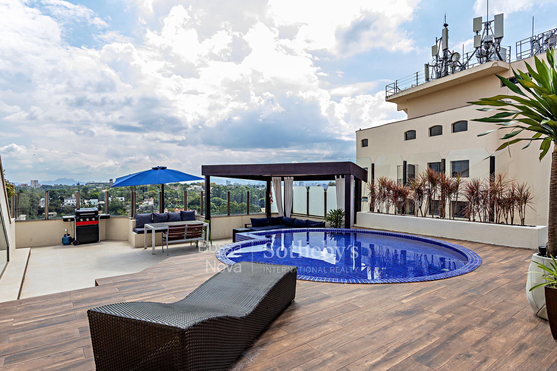 Projeto de Fernanda Belotto, rooftop espetacular e vista em localização nobre