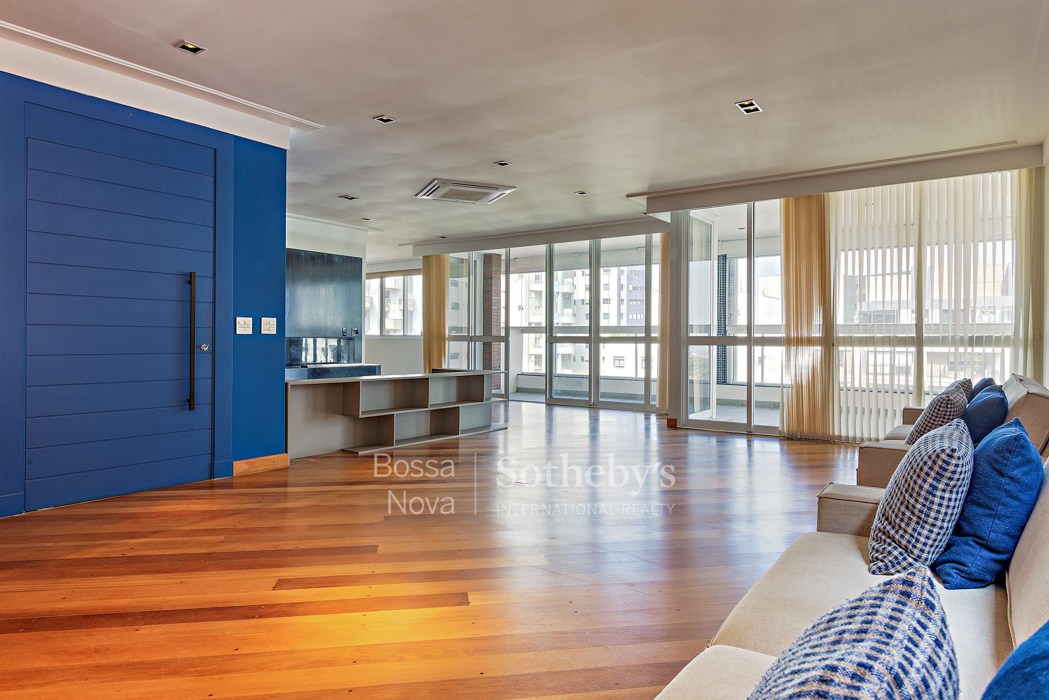 Apartamento com projeto de Jonas Birger em localização privilegiada na Vila Madalena