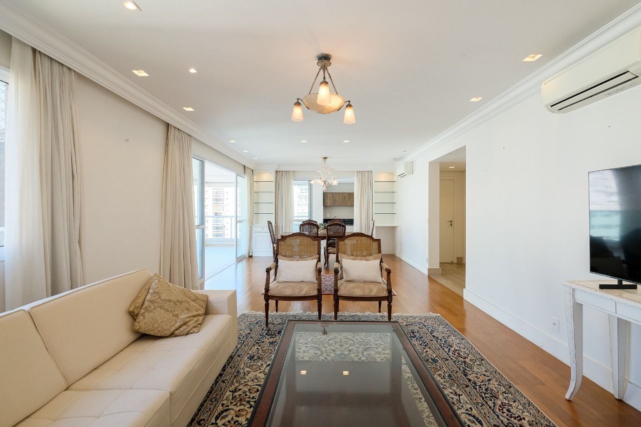 Apartamento com lazer completo à venda em Moema