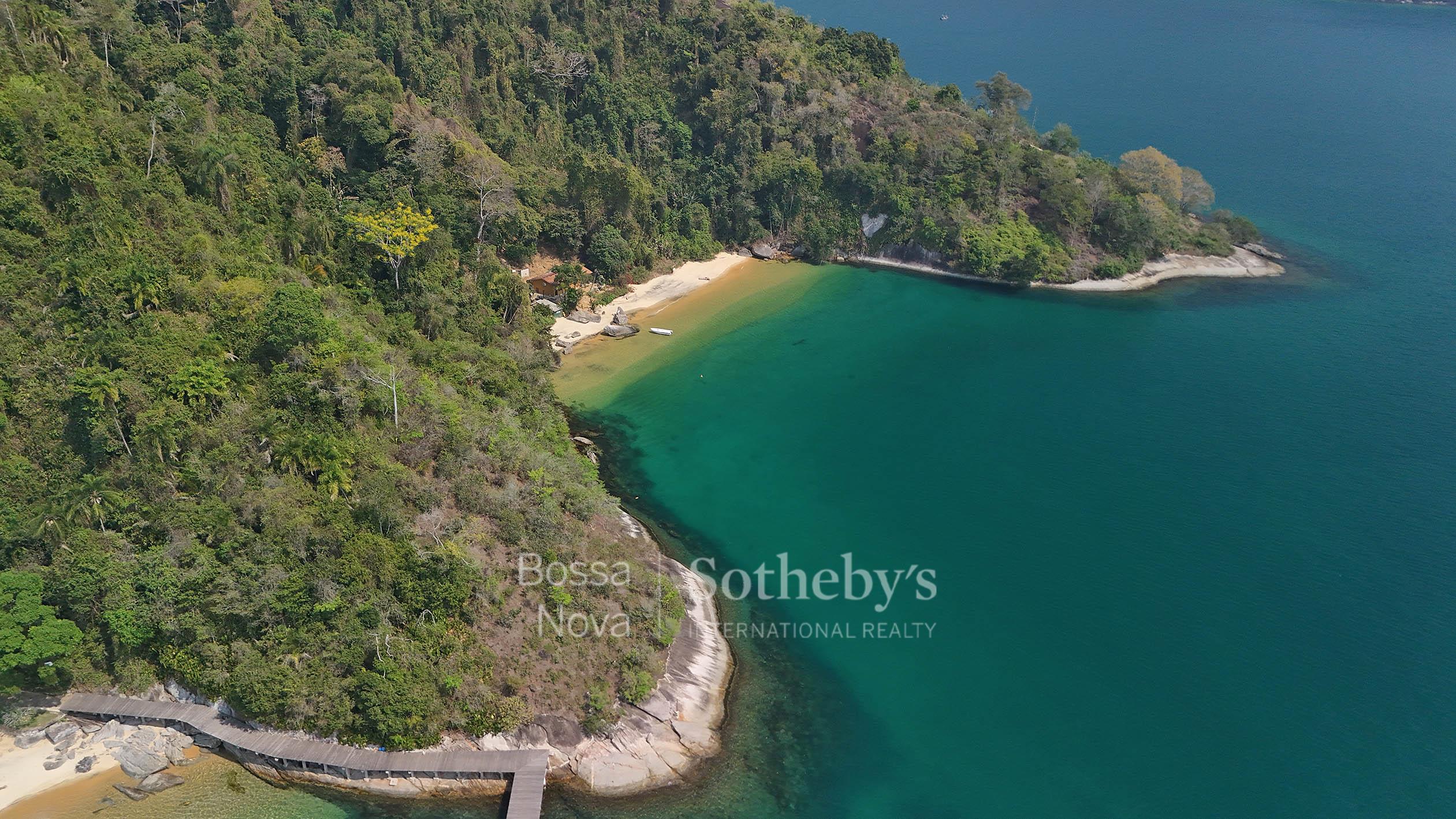 Terreno com vista para o mar e potencial construtivo na Praia do Algodão em Angra dos Reis