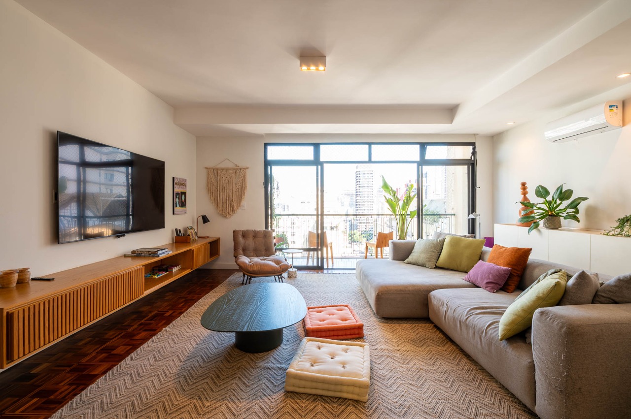 Lindo apartamento com reforma de muito bom gosto à venda em Pinheiros.