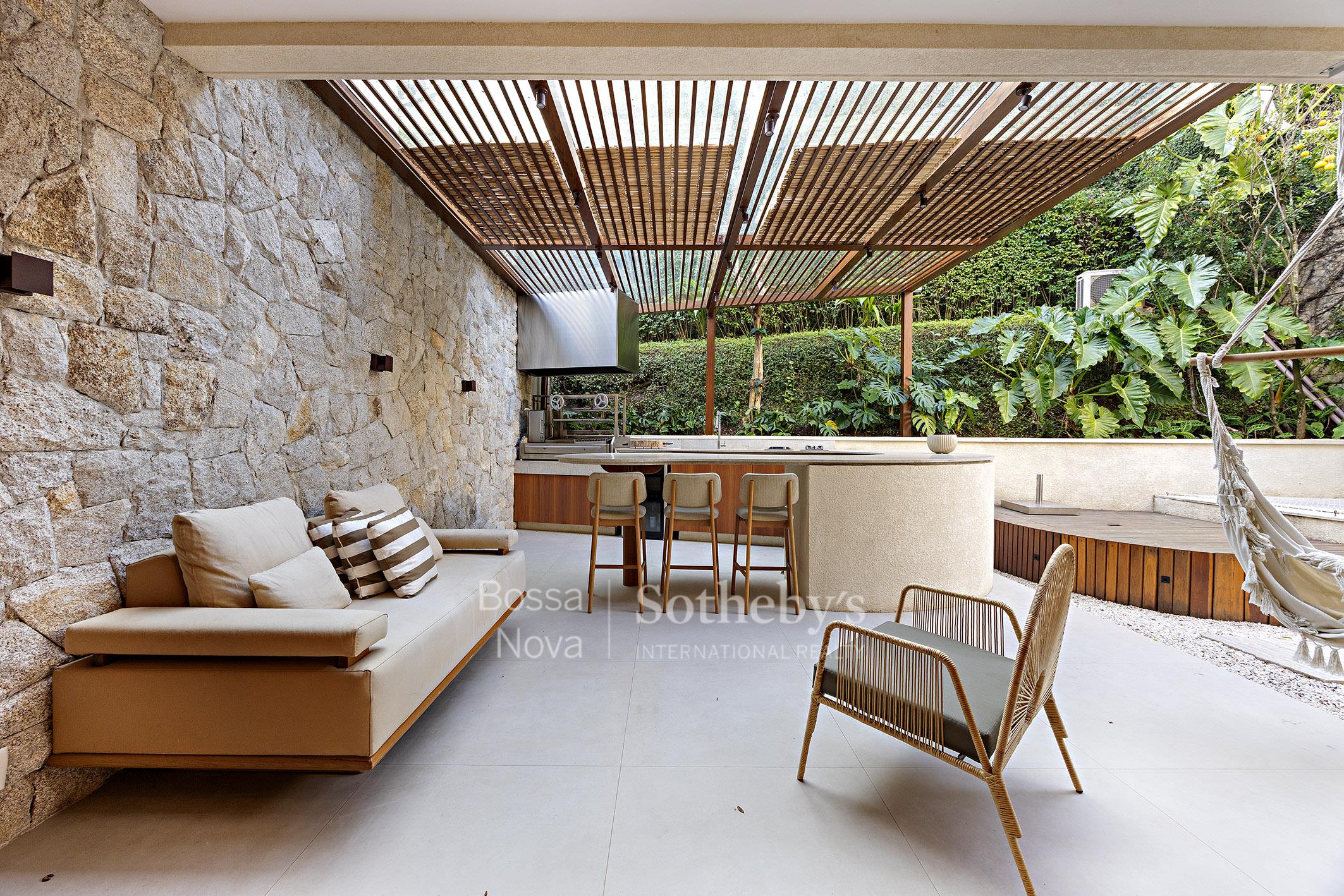 Casa com piscina aquecida e espaço gourmet próximo ao Clube Paineiras