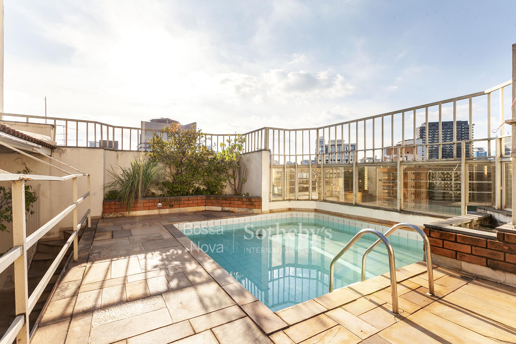 Cobertura com piscina em localização privilegiada