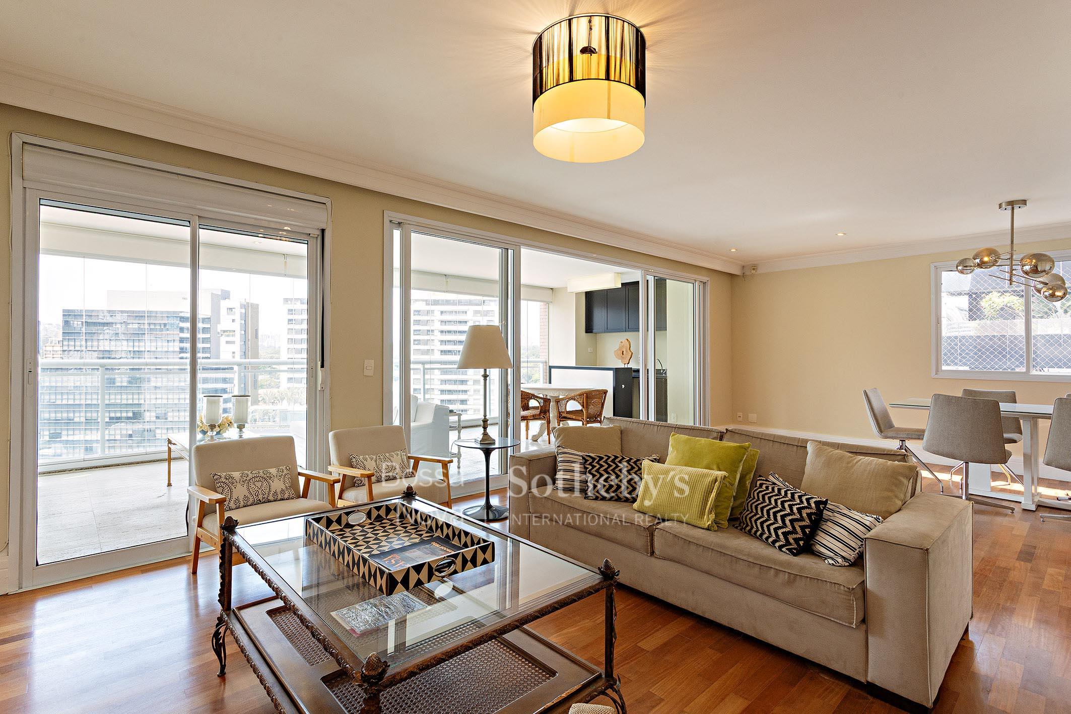 Apartamento com terraço gourmet e vista agradável próximo à Faria Lima