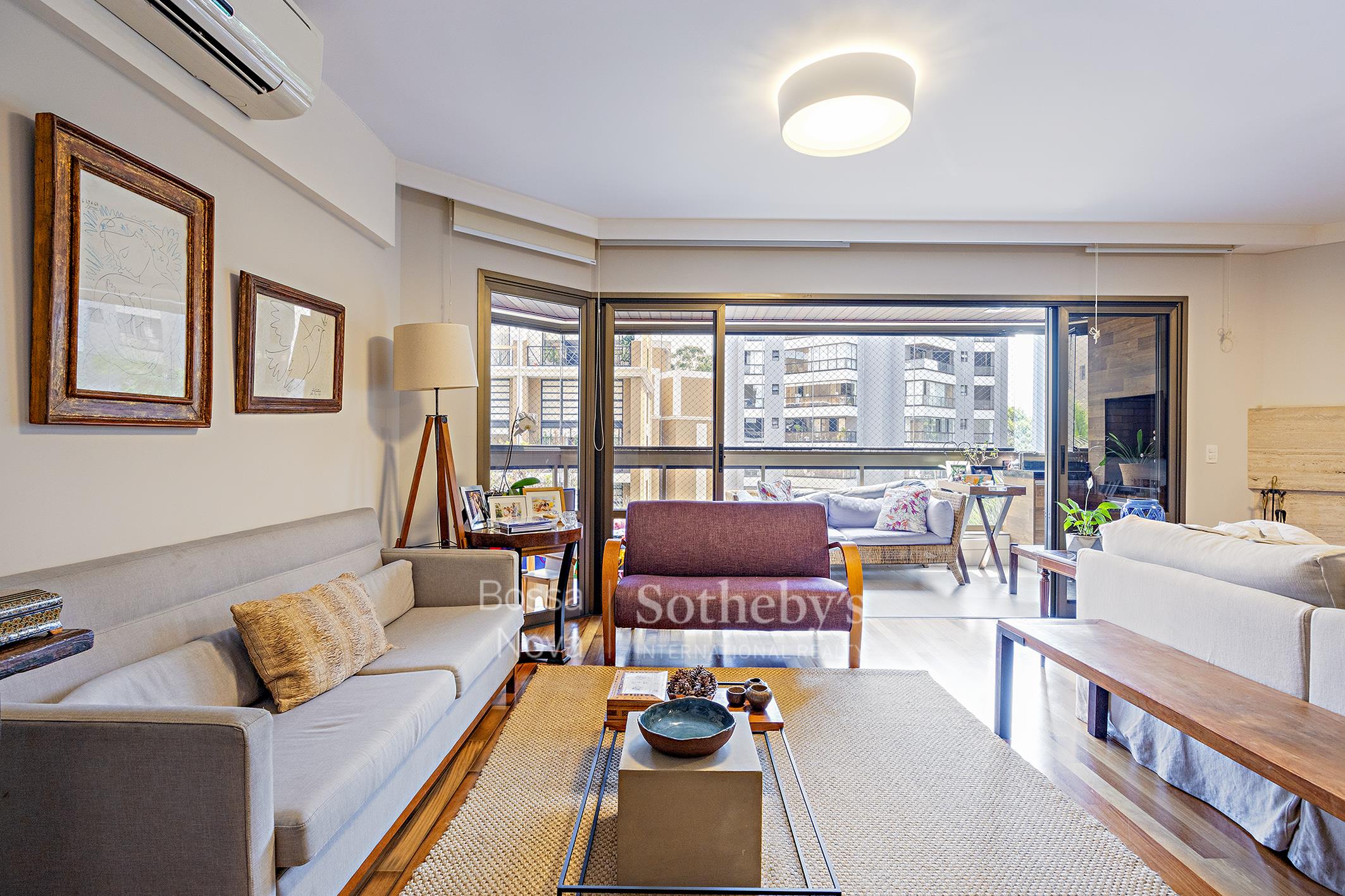 Apartamento com varanda gourmet e acabamentos de alto padrão no Jardim Guedala