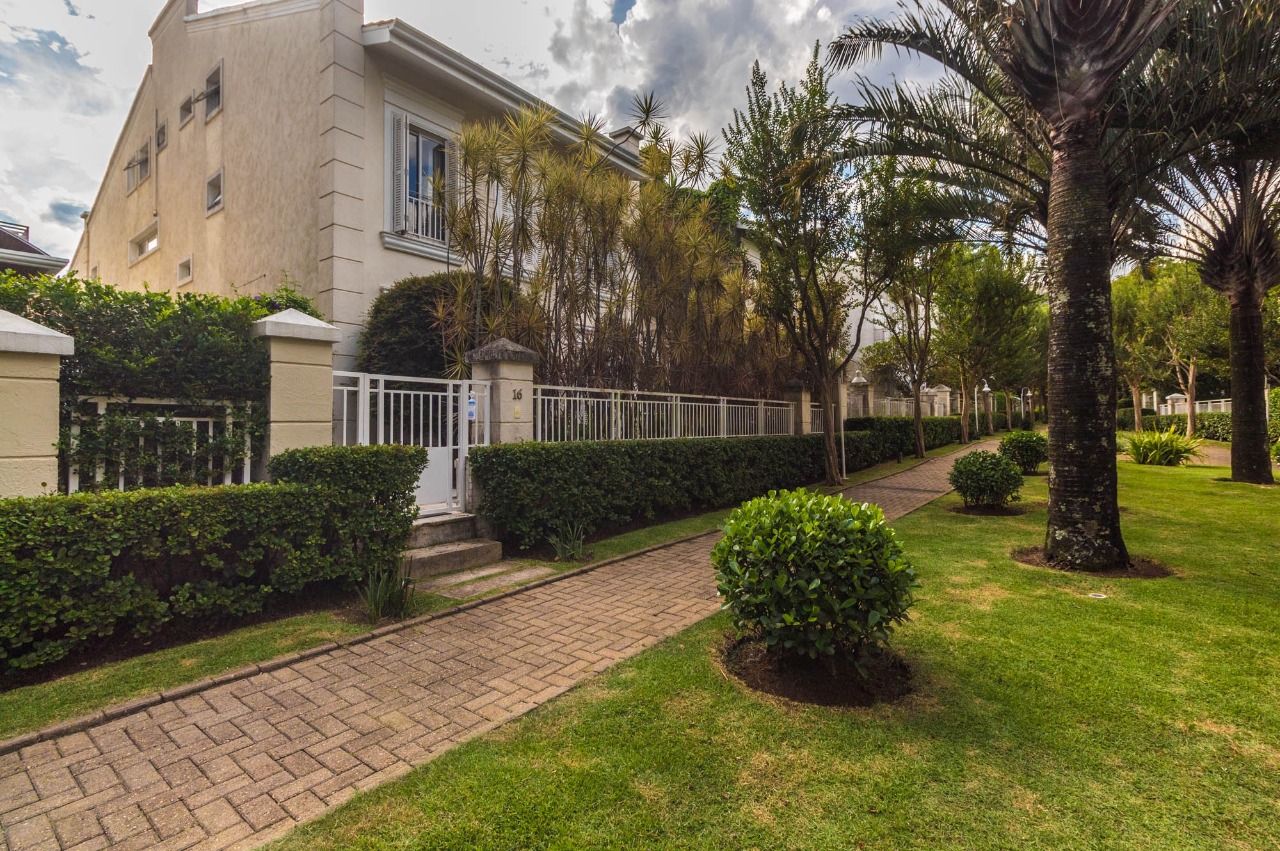 Casa Em Condomínio para venda em Real Parque