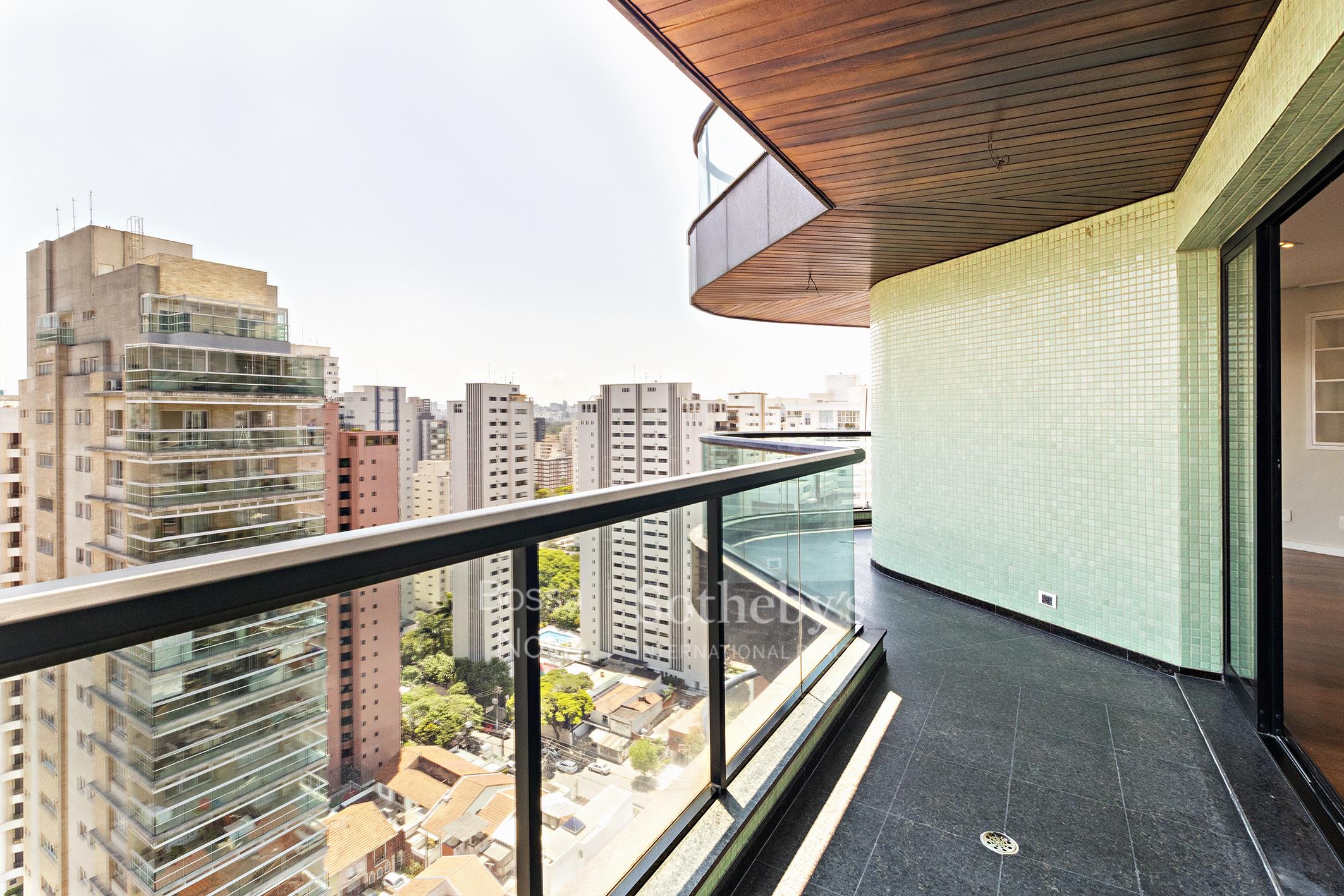 Cobertura Triplex para venda em Moema