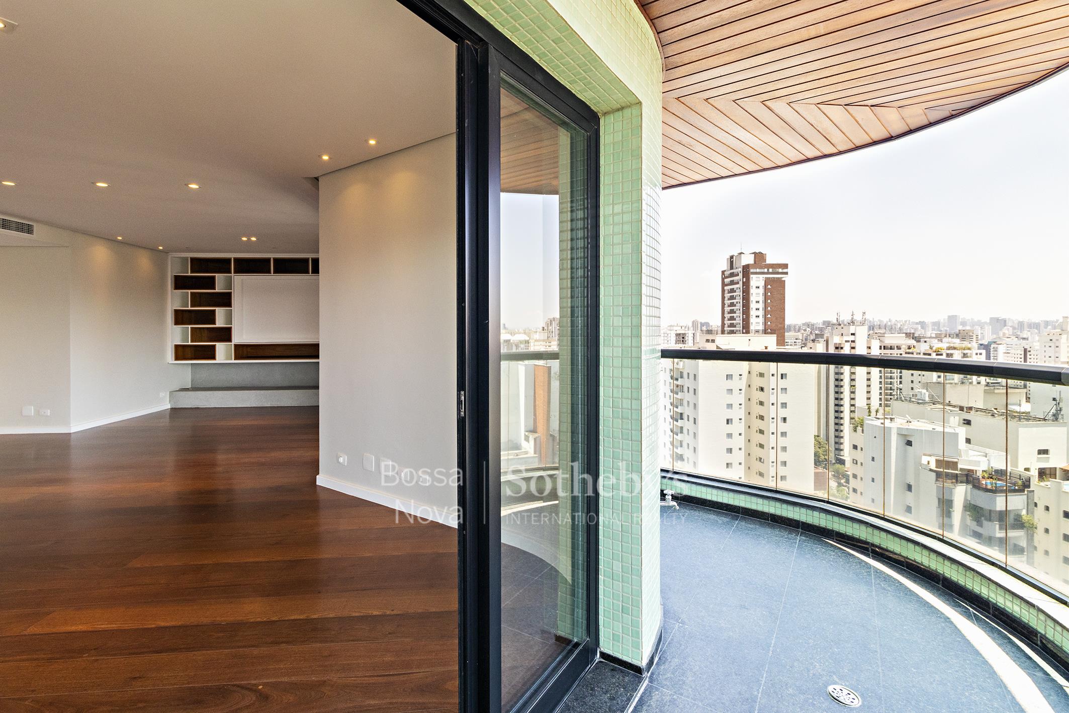 Cobertura Triplex para venda em Moema