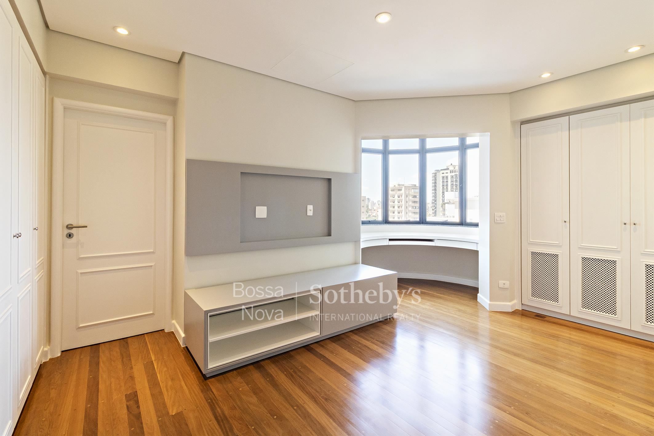 Cobertura Triplex para venda em Moema