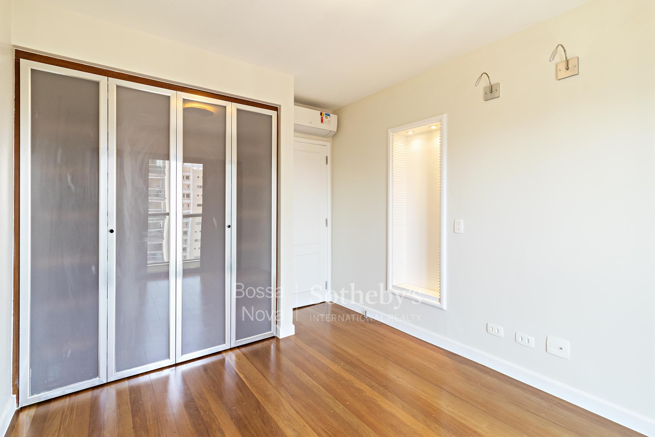 Cobertura Triplex para venda em Moema