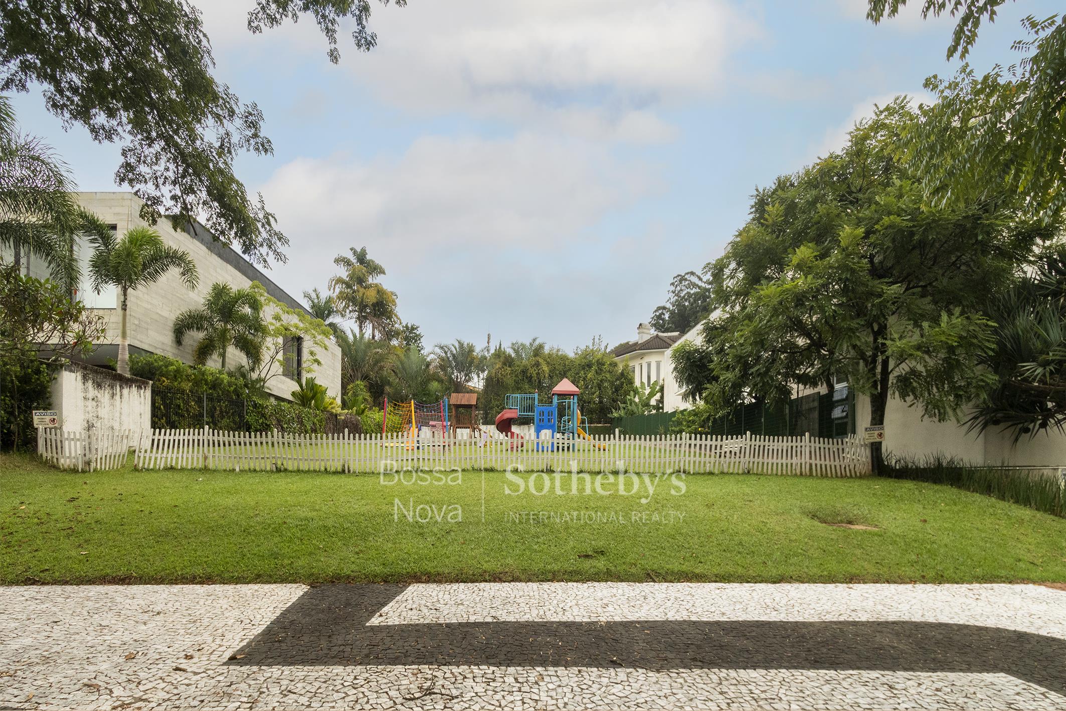 Terreno para venda em Real Parque