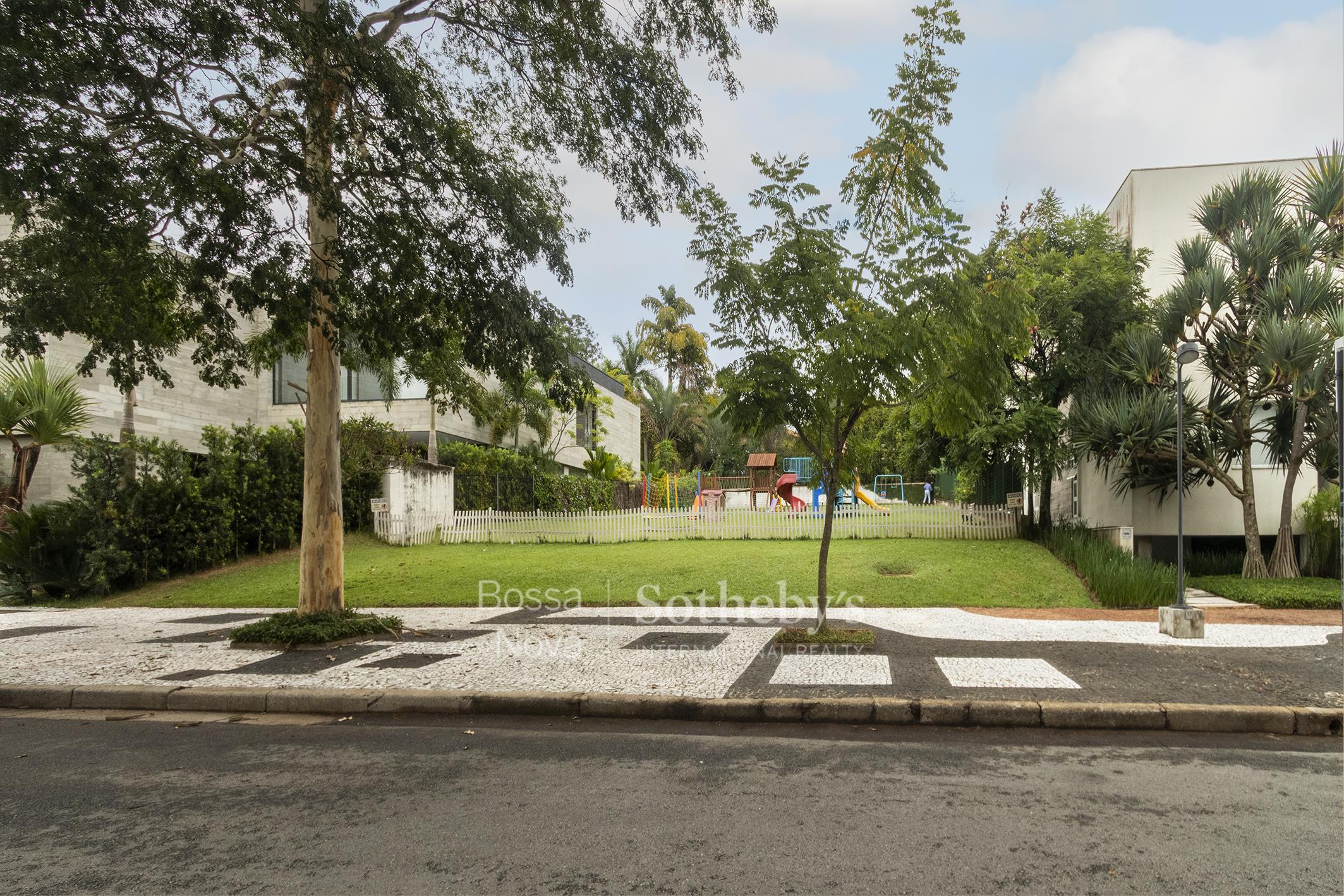 Terreno para venda em Real Parque