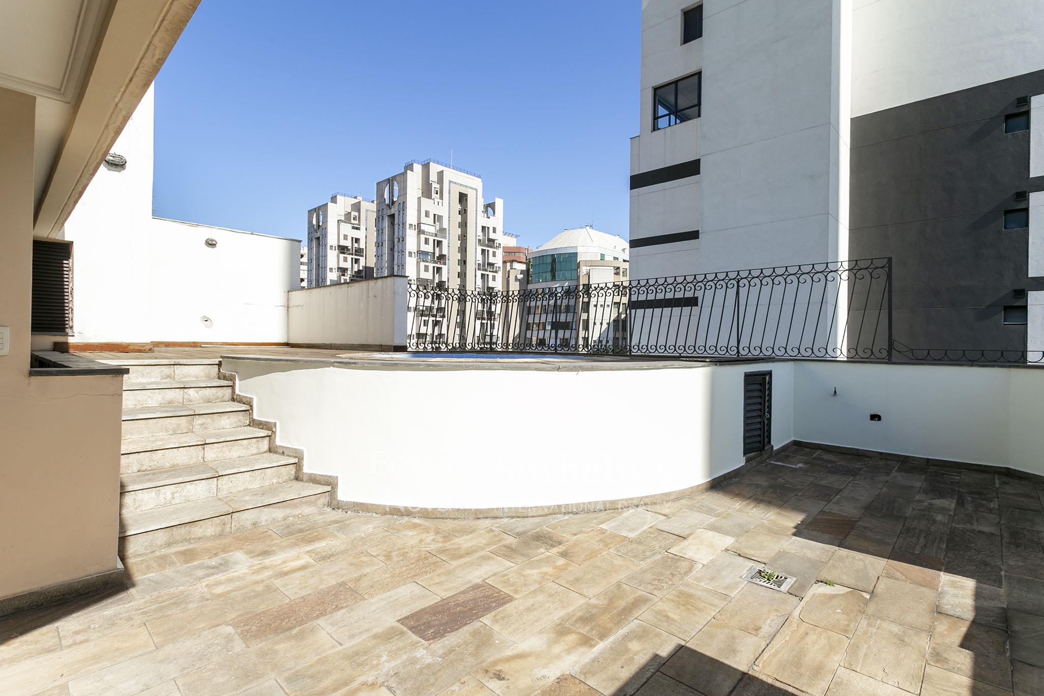 Cobertura Duplex para venda em Moema