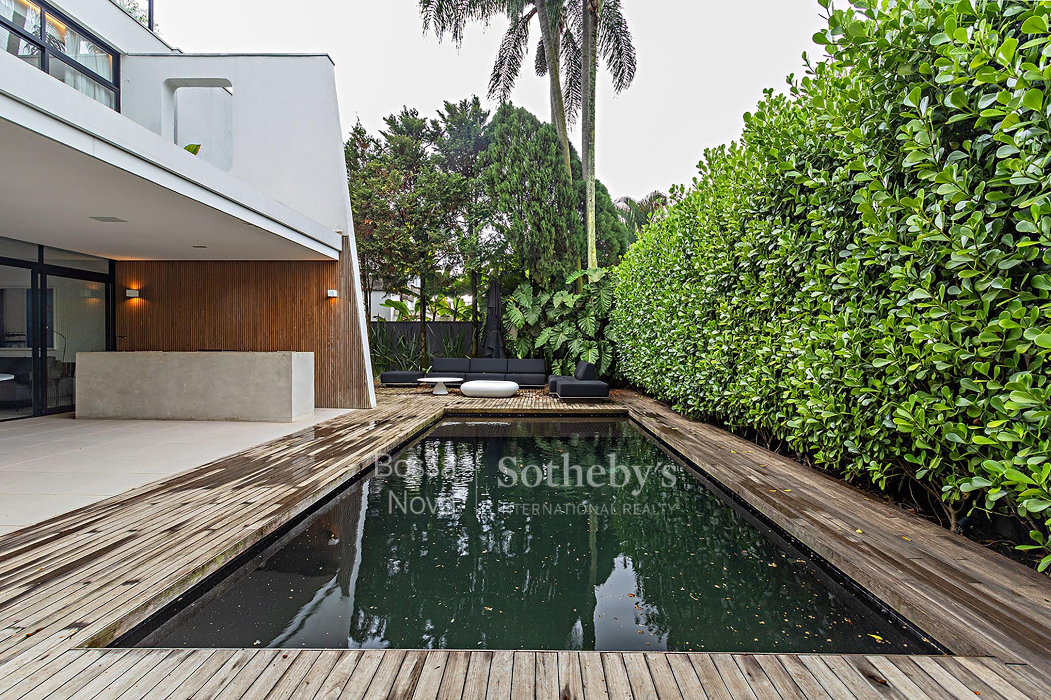 Casa moderna com vista para o verde em Cidade Jardim