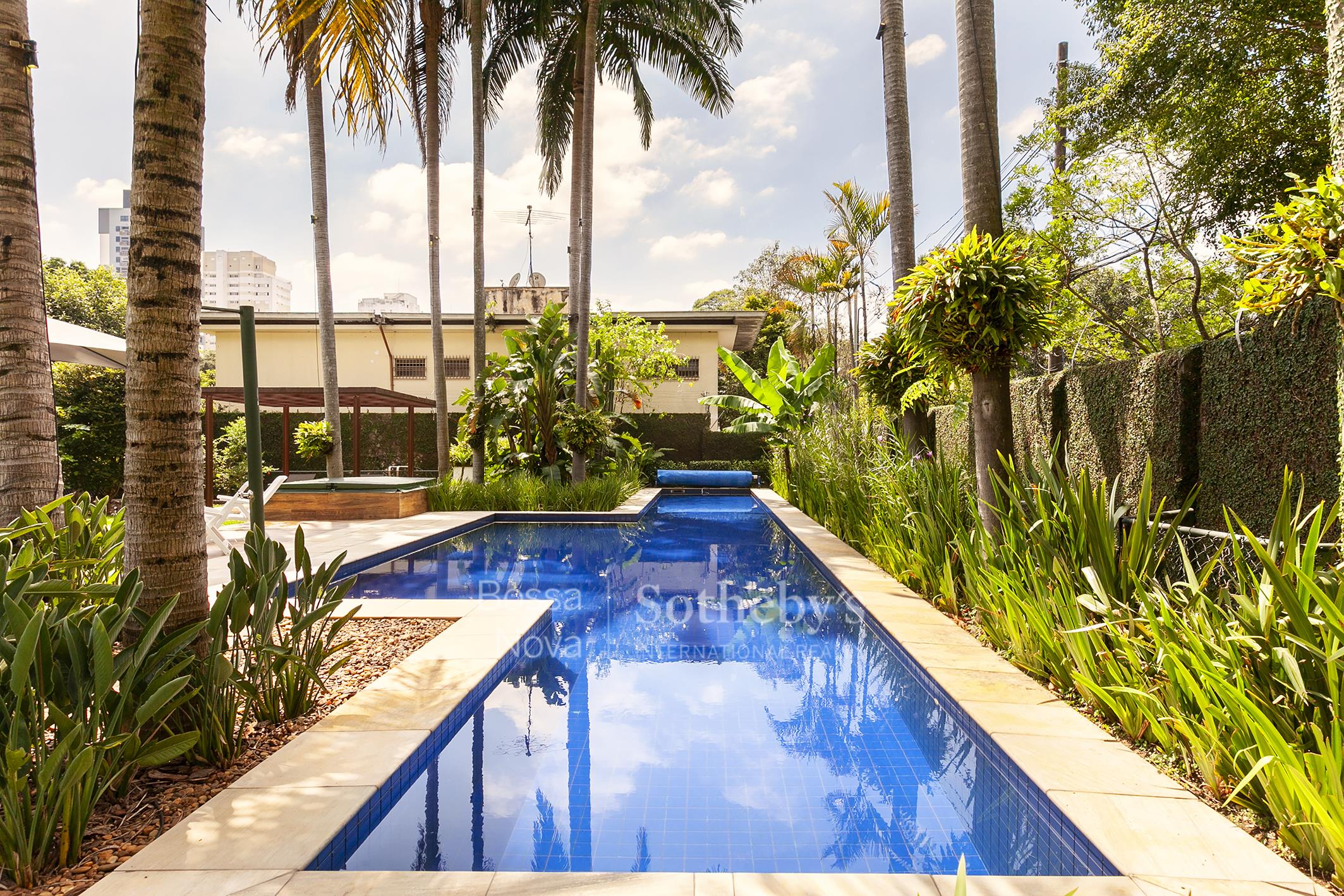 Casa recém-reformada em localização privilegiada