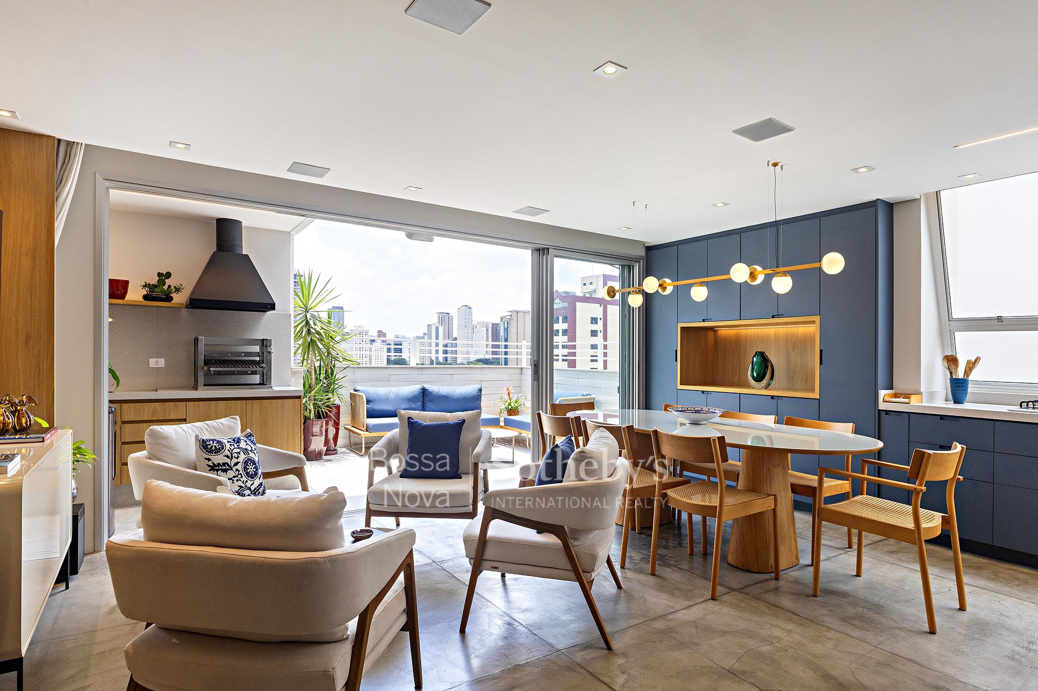 Cobertura duplex reformada com área gourmet e vista livre