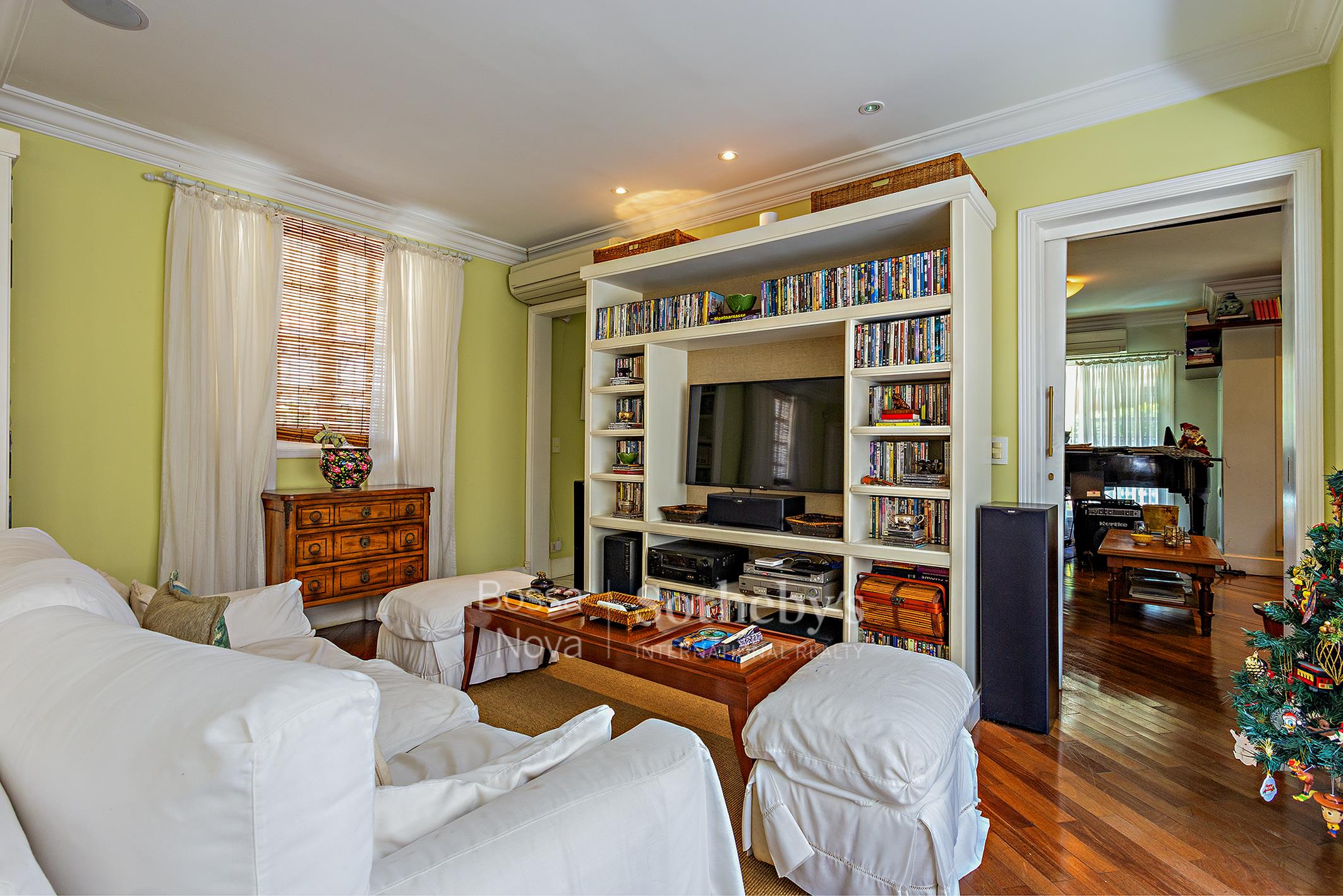 Casa de vila charmosa com reforma impecável e decoração clean