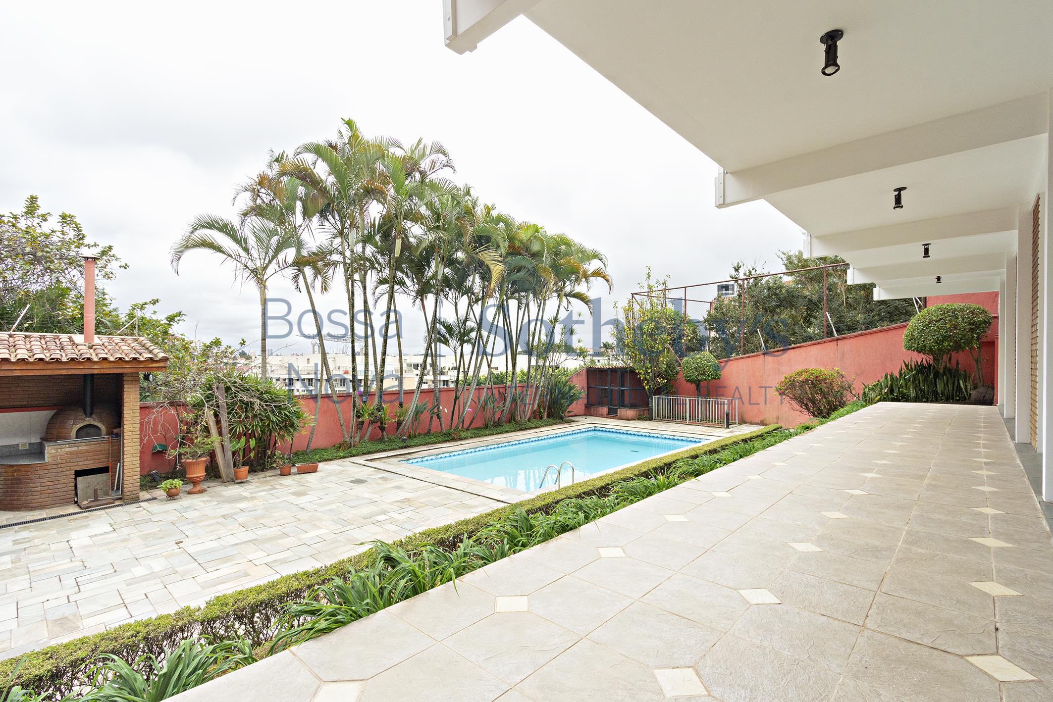 Casa em rua fechada