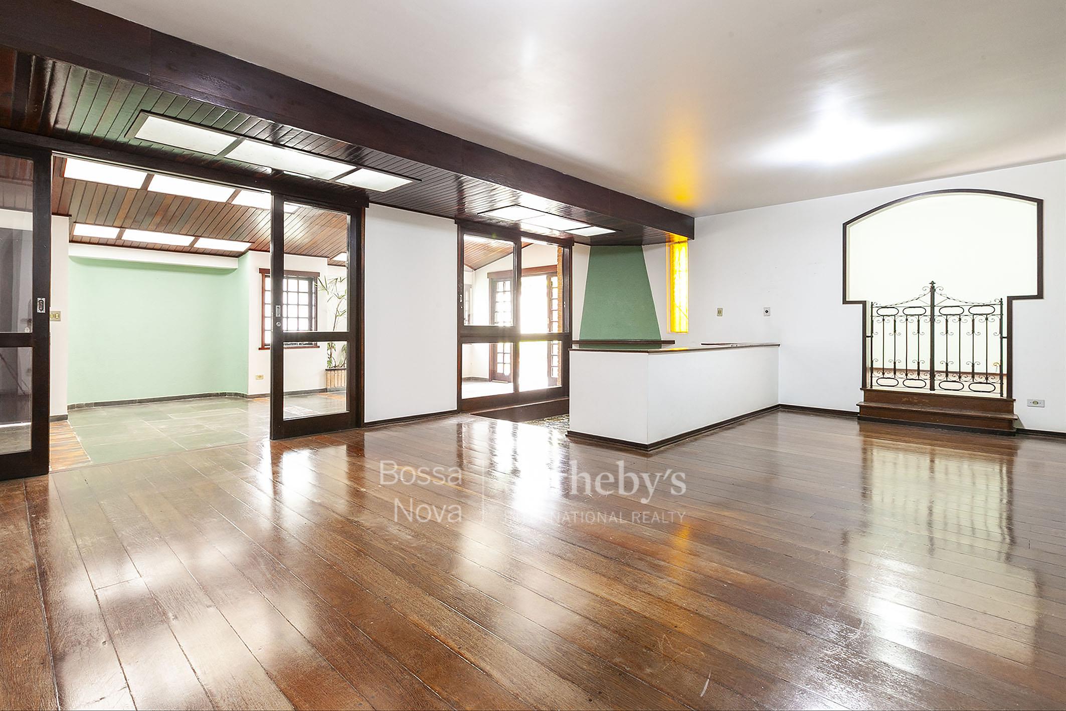 Casa em rua fechada com localização tranquila e arborizada