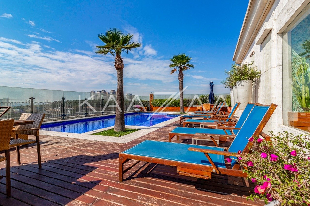 Cobertura com piscina e vista panorâmica à venda no Jardim Guedala