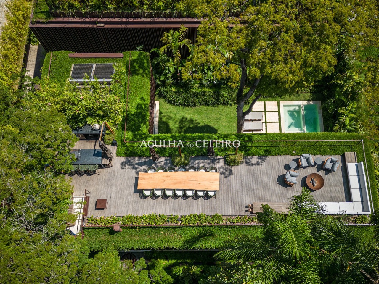 Magnífica casa à venda no Alto de Pinheiros, comodidade, privacidade e total segurança.