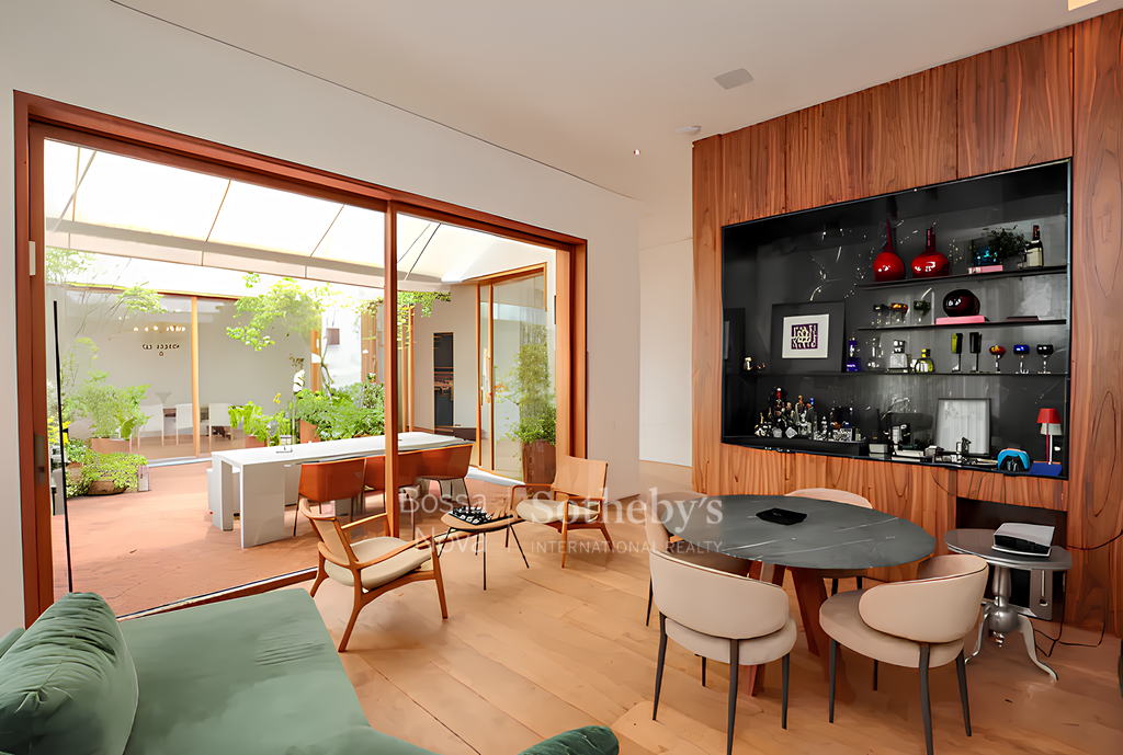 Cobertura Duplex reformada próxima ao Parque do Povo