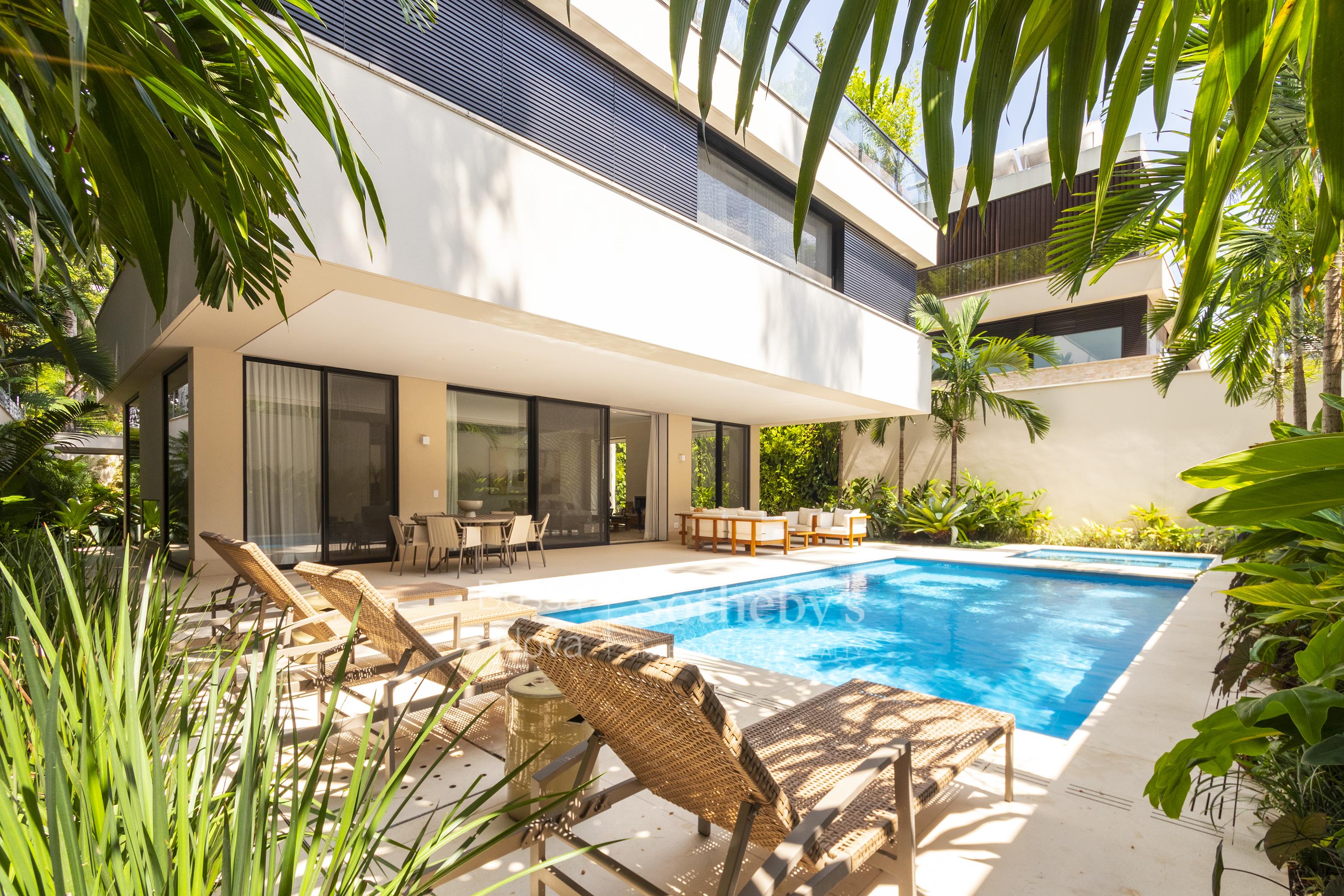 Casa em condomínio exclusivo perto do Shopping Iguatemi