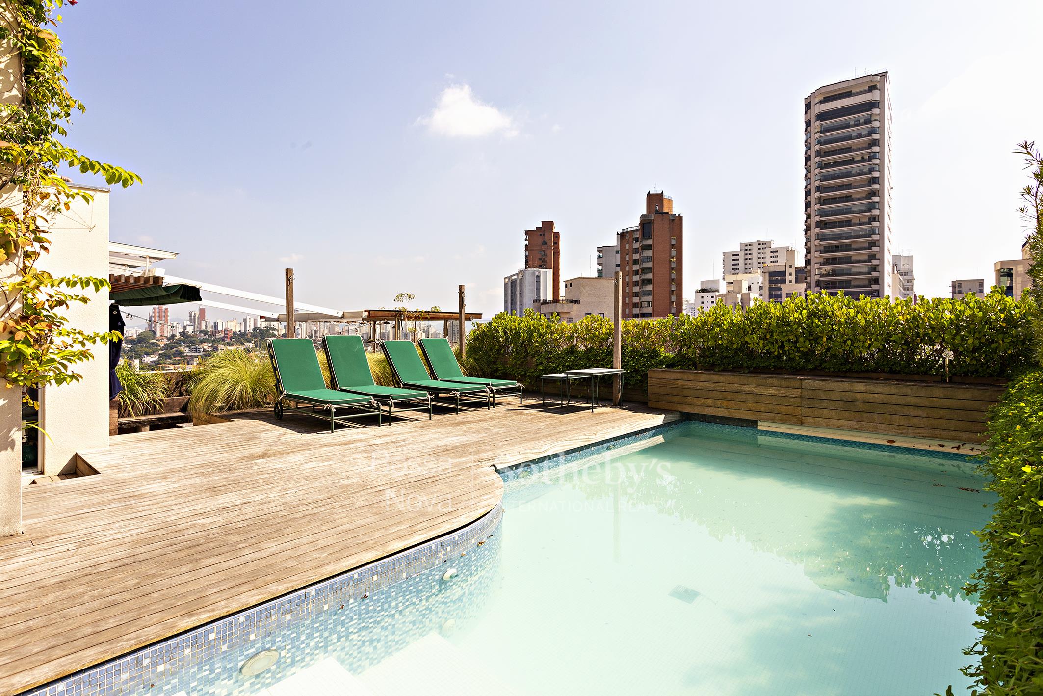 Cobertura espaçosa com vista ímpar