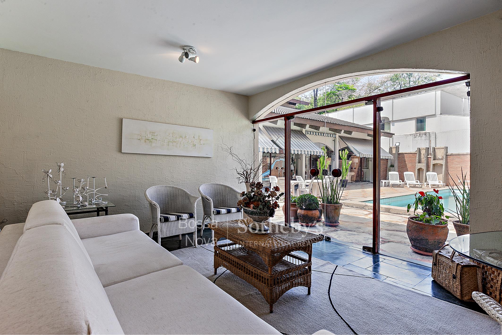 Casa com jardim exuberante e localização privilegiada no Alto da Boa Vista