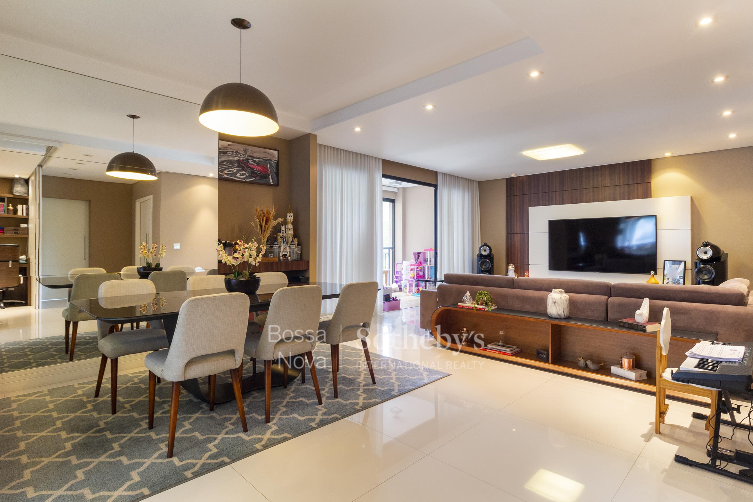 Apartamento moderno com vista para as copas das árvores e condomínio completo