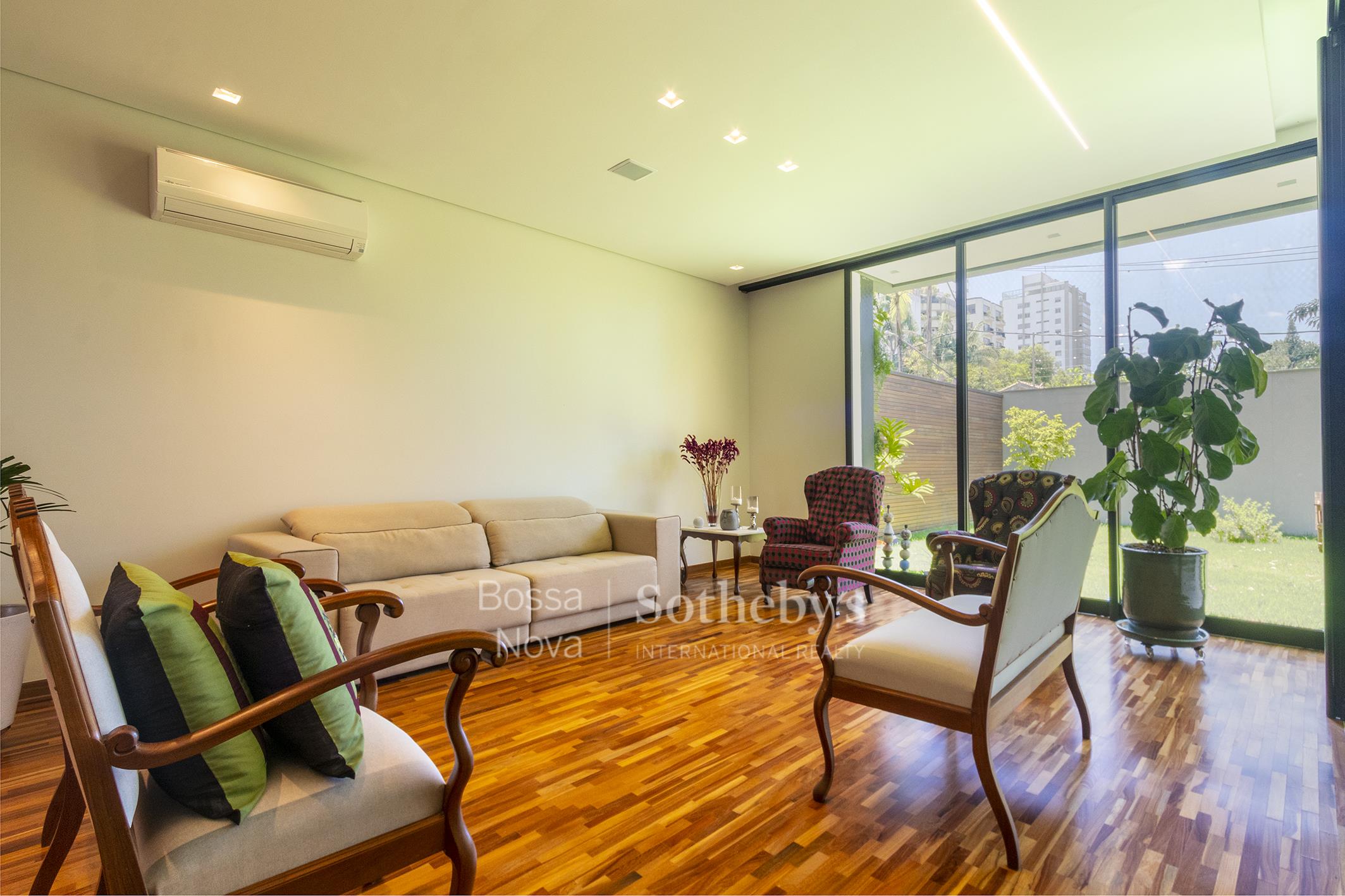 Casa em condomínio recém-construída