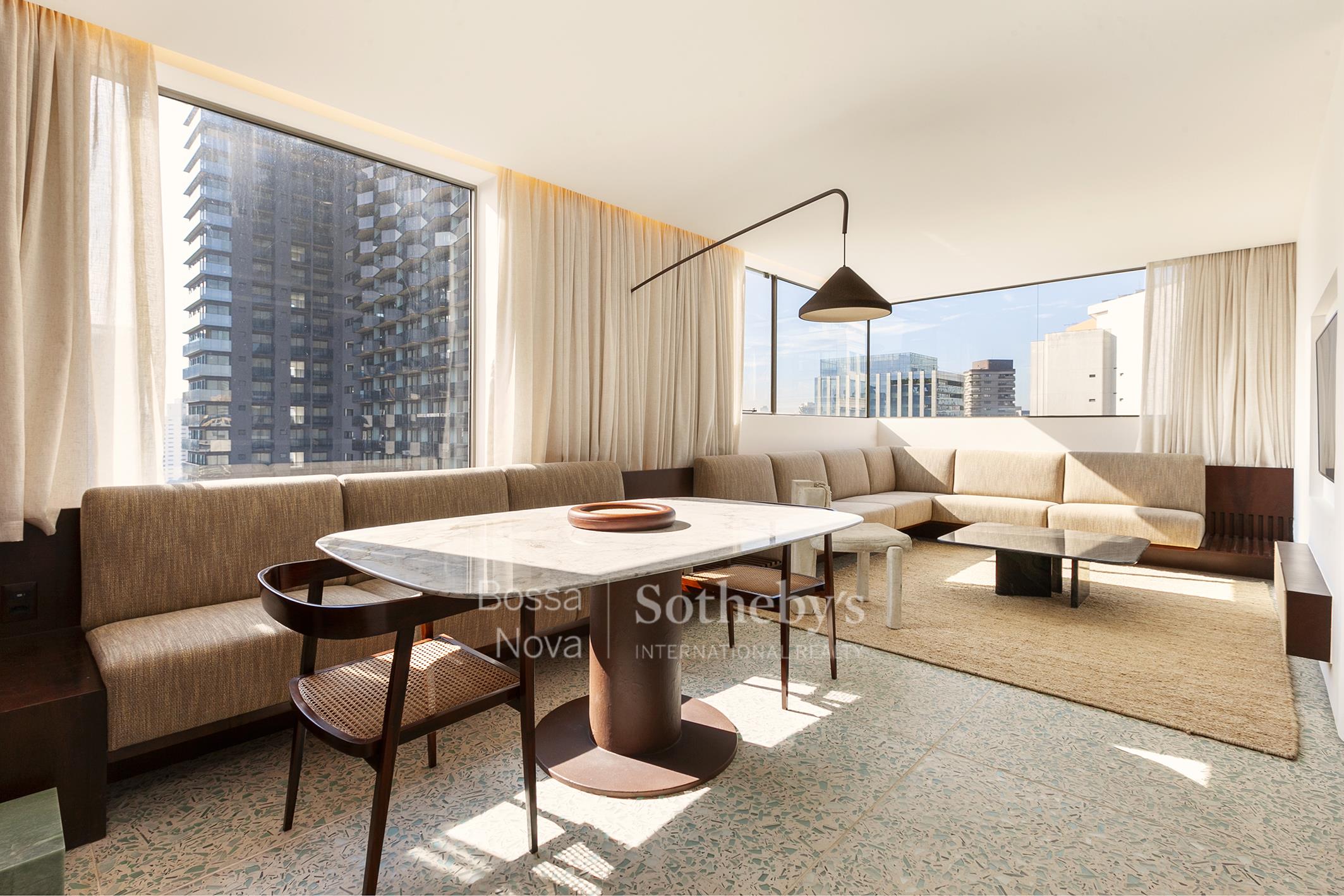 Apartamento moderno mobiliado em localização ímpar