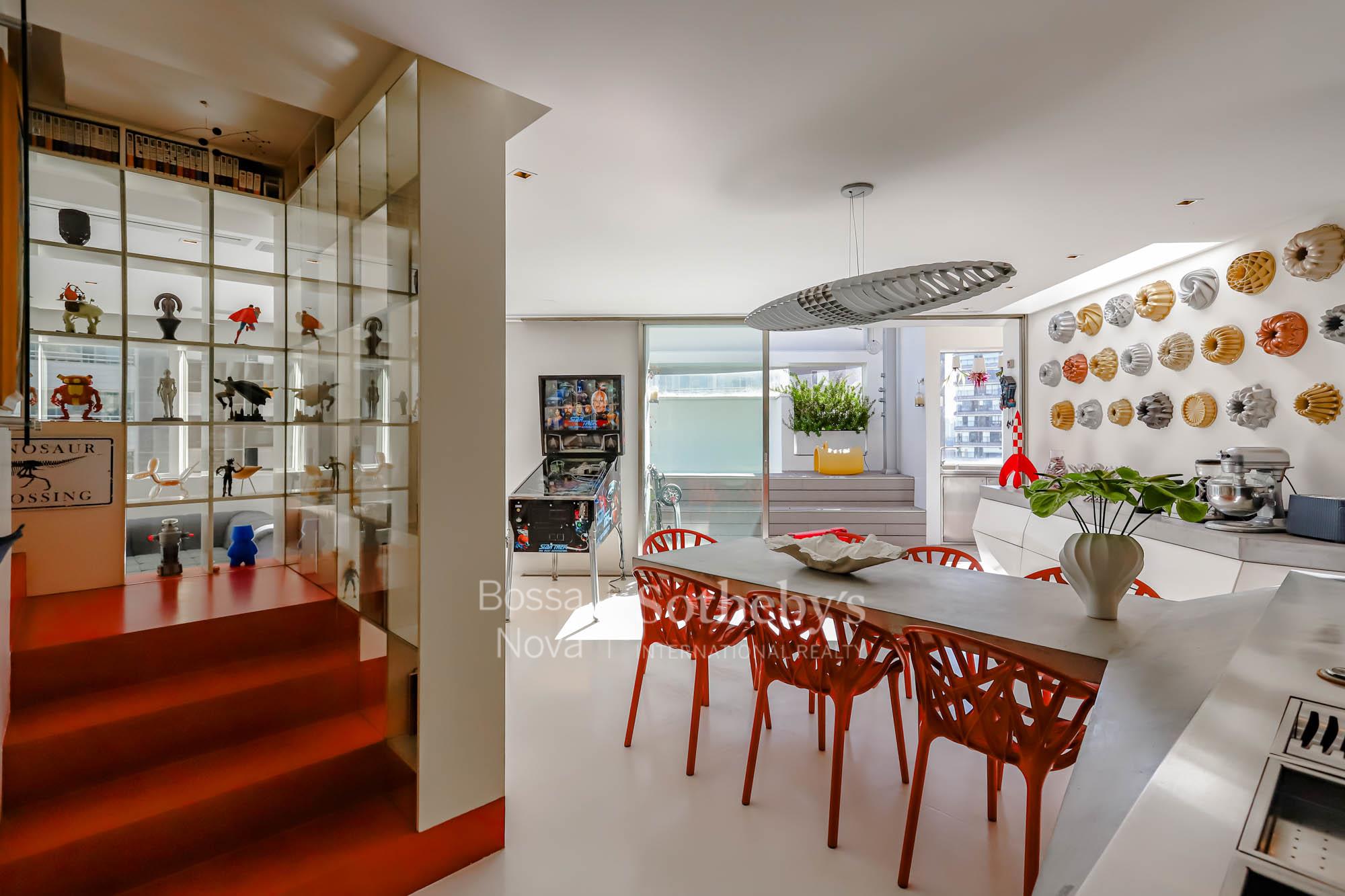 Cobertura duplex com projeto da Triptyque e vista deslumbrante